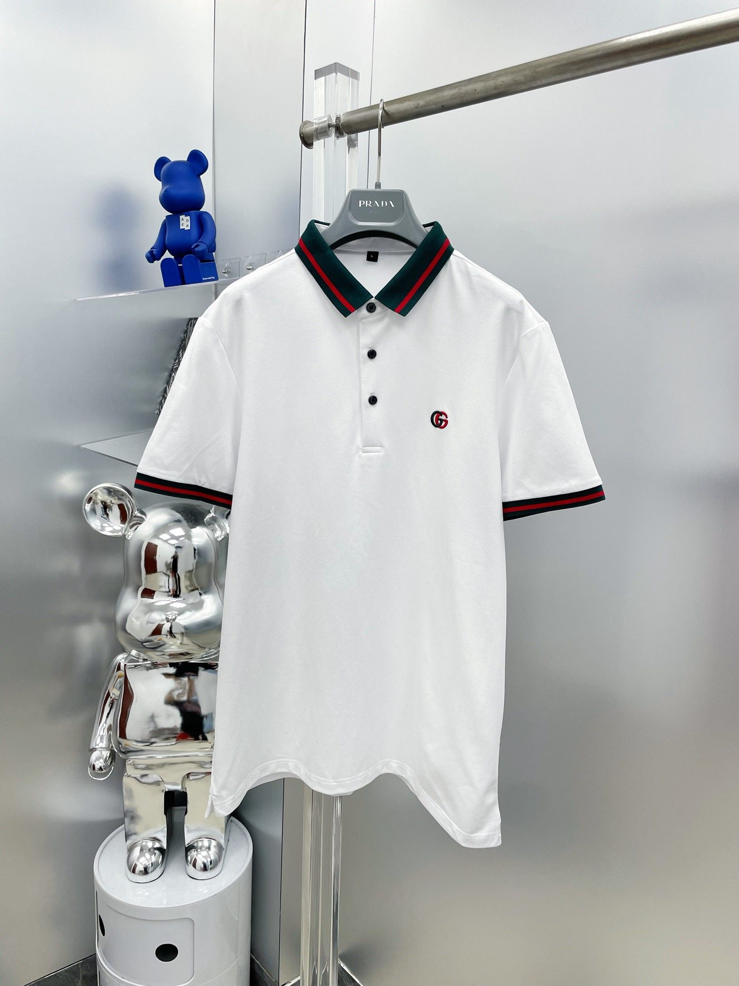 The 2024SS new spring and summer LOGO emblem GG embroidered short-sleeved lapel T-shirt polo K Classic business men's style, the ceiling-level business men's style of high-end men's clothing! Simple, fashionable and elegant without losing grace. It is decent whether worn alone or as an inner layer. Quality control/detail control lovers can take it without hesitation. Low-key yet luxurious and profound!