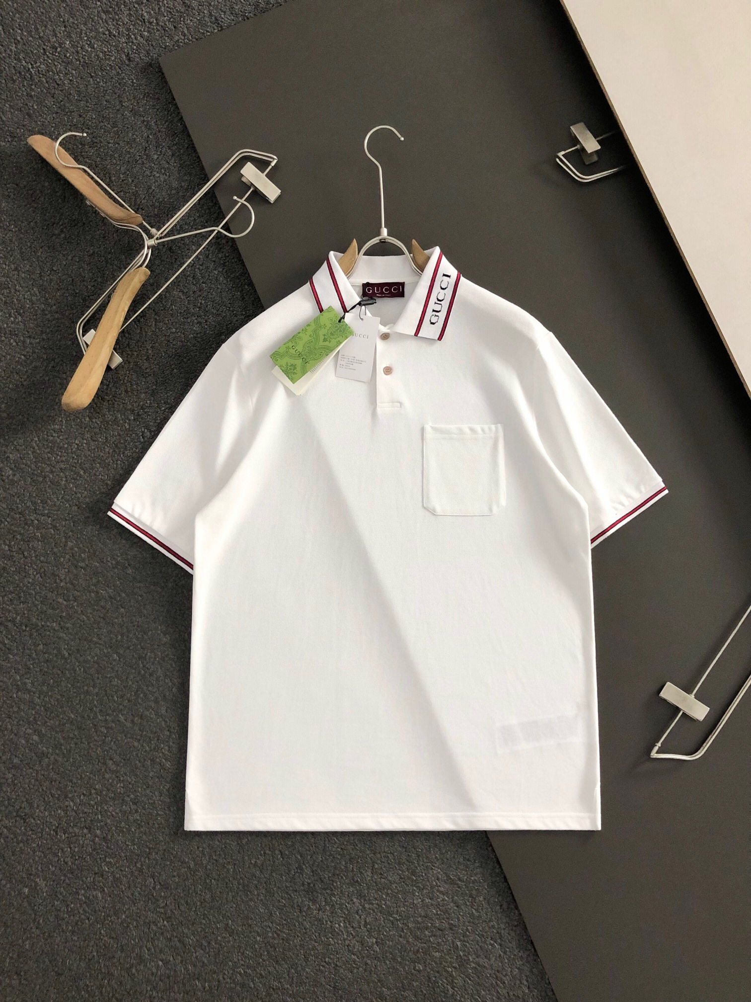 The latest and top-level version jacquard collar integrates cartoon letter embroidery polo * The top-level quality counter original single short sleeve. The top-level production process and imported fabric. The counter style has a unique design. It adopts imported high-end custom-made imported silk thread and has a first-class hand feel!