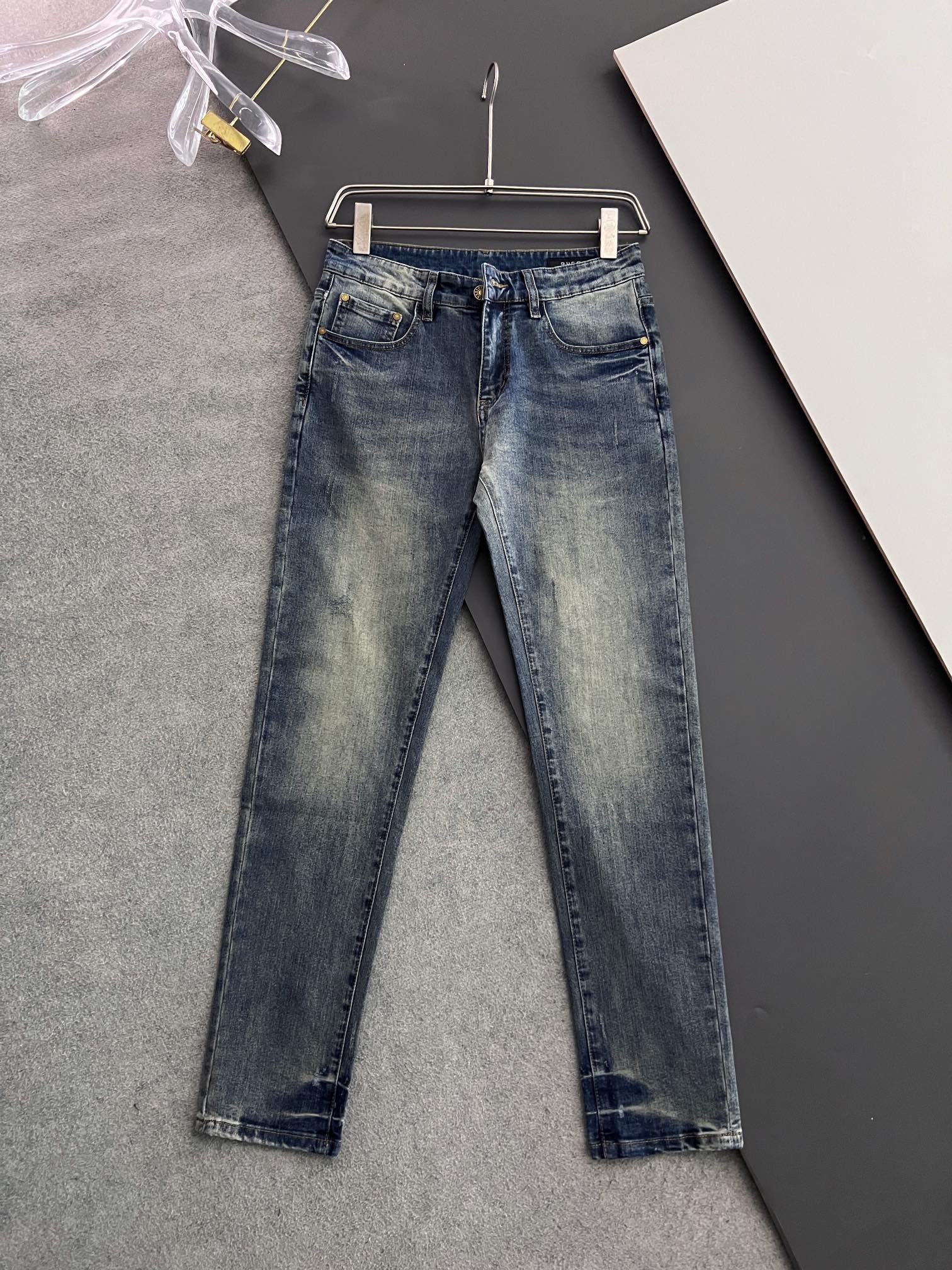 Heavy-duty washed casual jeans. Imported original washed elastic fabric. Comfortable and elastic. Unique design. Super correct version. Comfortable and breathable. Extremely high grade. Counter quality. Super handsome when worn.