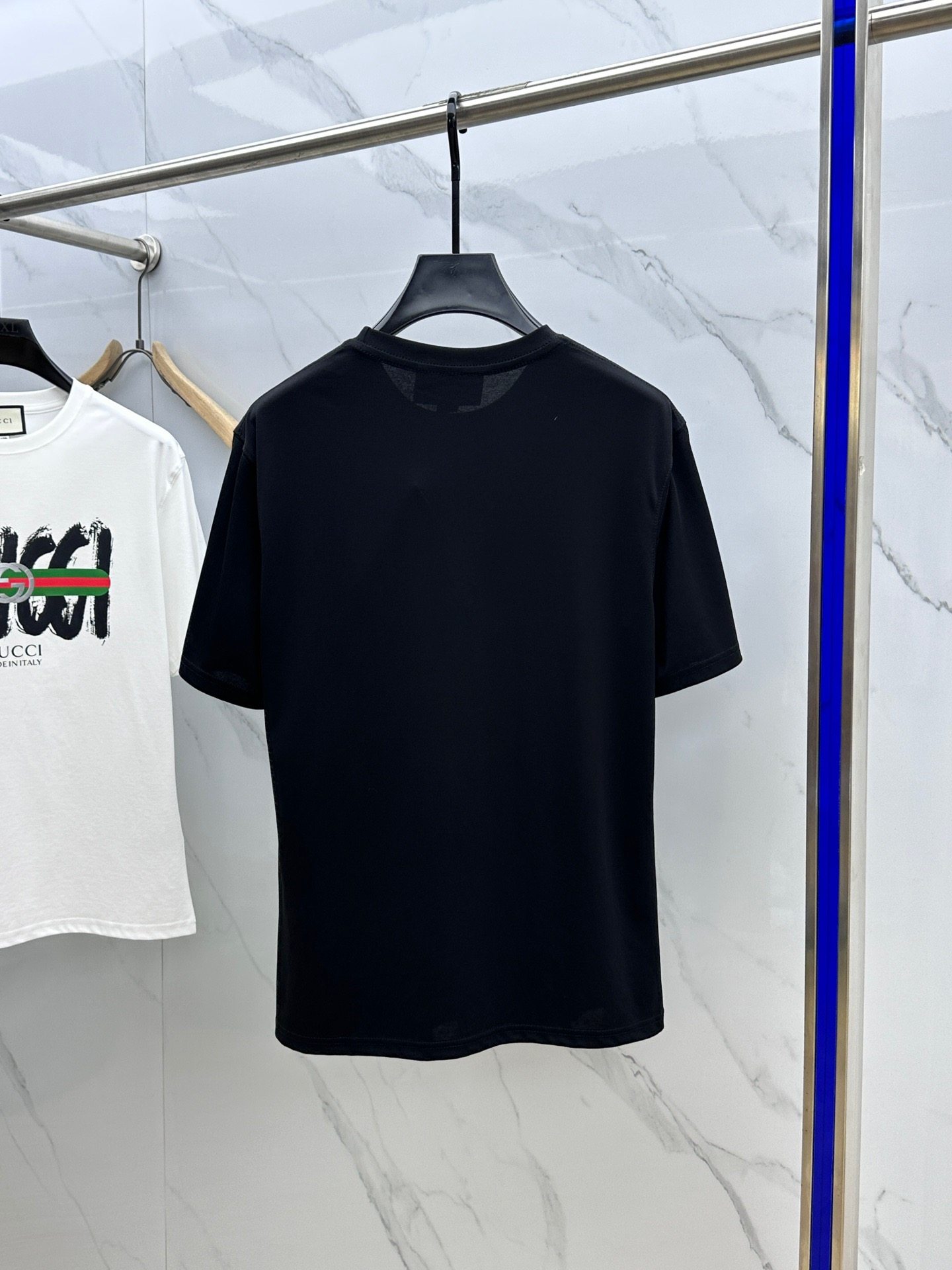 24SS Summer New Style Round Neck T-shirt. Simultaneously on sale in the counter. Customized mercerized cotton with the original fabric. Comfortable and delicate hand feel. High-density precise embroidered logo. Hand-picked stitches at the bottom edge. Exclusive craftsmanship. High-end and elegant when worn.