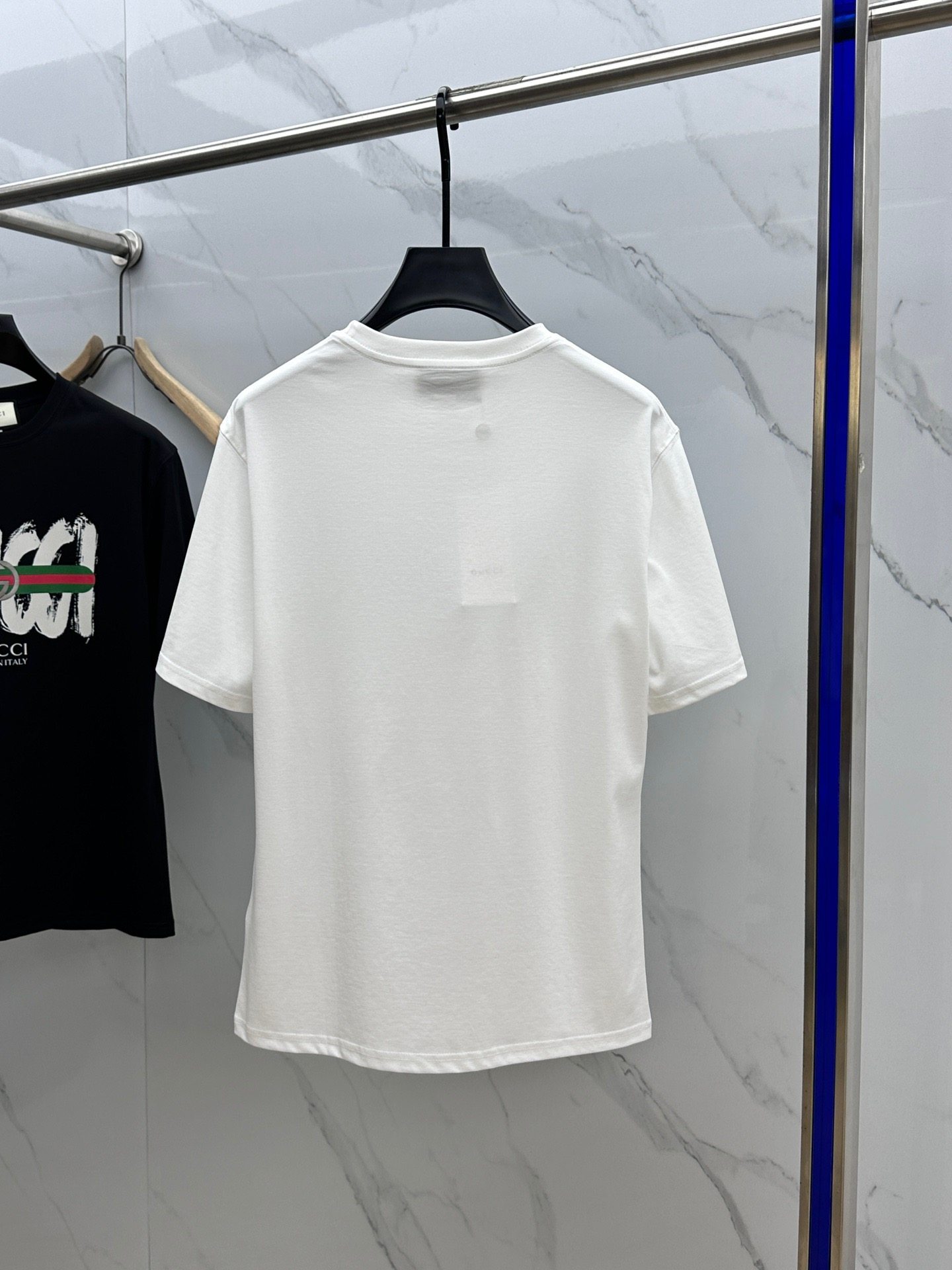 24SS Summer New Style Round Neck T-shirt. Simultaneously on sale in the counter. Customized mercerized cotton with the original fabric. Comfortable and delicate hand feel. High-density precise embroidered logo. Hand-picked stitches at the bottom edge. Exclusive craftsmanship. High-end and elegant when worn.