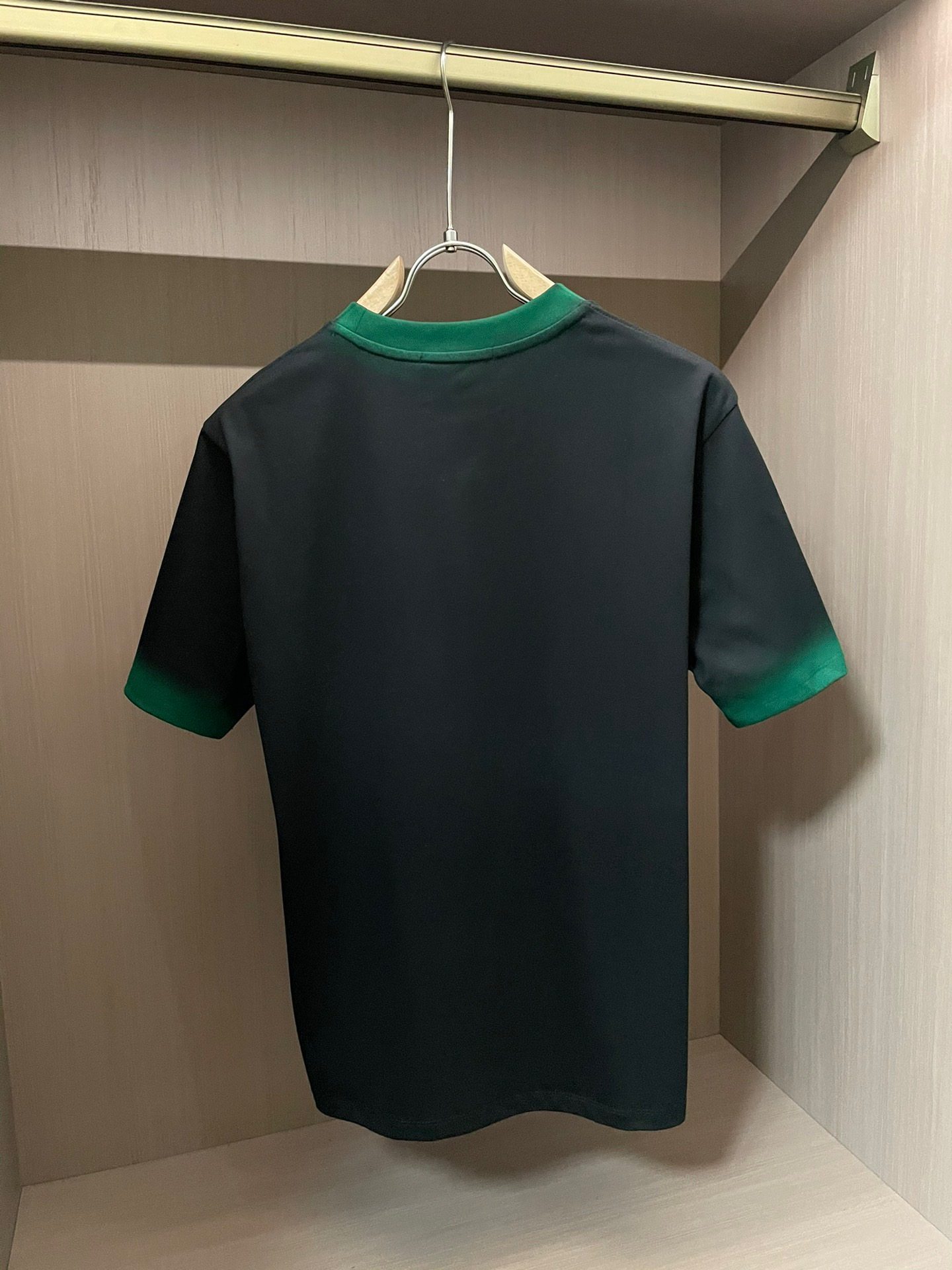 2024 Spring and Summer style / Synchronized with the official website The fabric is made of pure cotton combed cotton fabric. The upper body effect is loose and casual. Loose version. Three labels are complete. Unisex 🏊