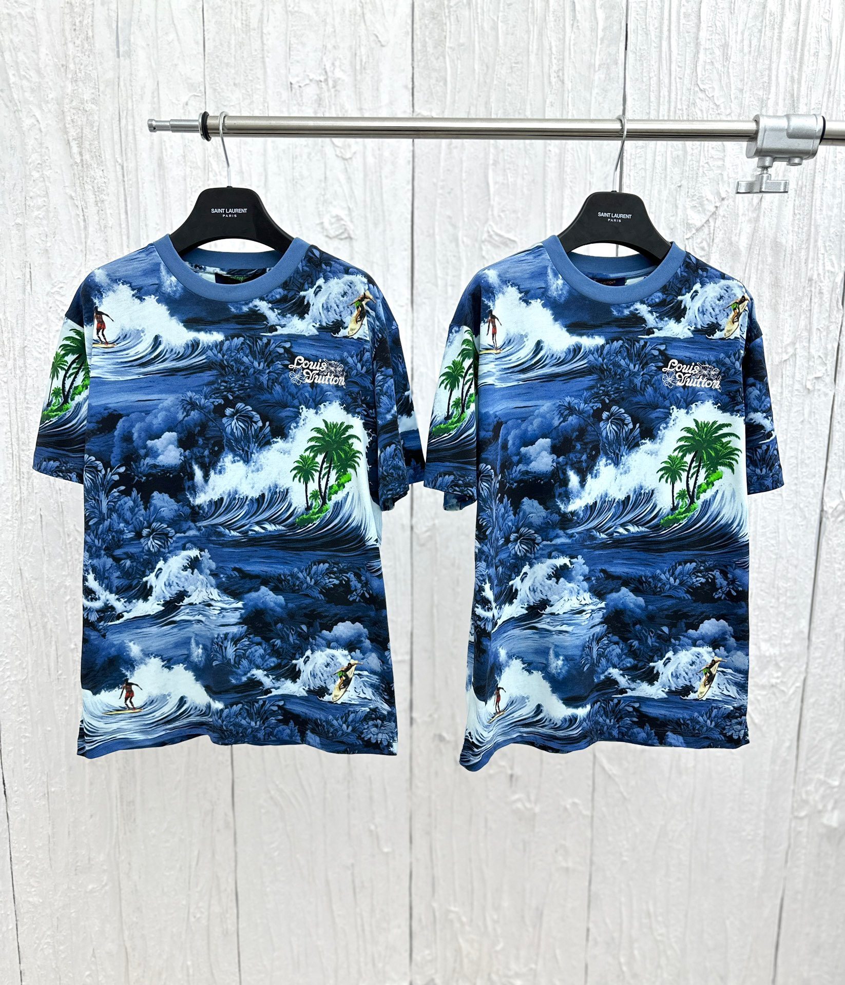 Pharrell Williams Series Wave Print Short Sleeve T-shirt Special-spun dense cotton fabric material, made of 32S special-spun dense cotton fabric, with a weight of 230g.