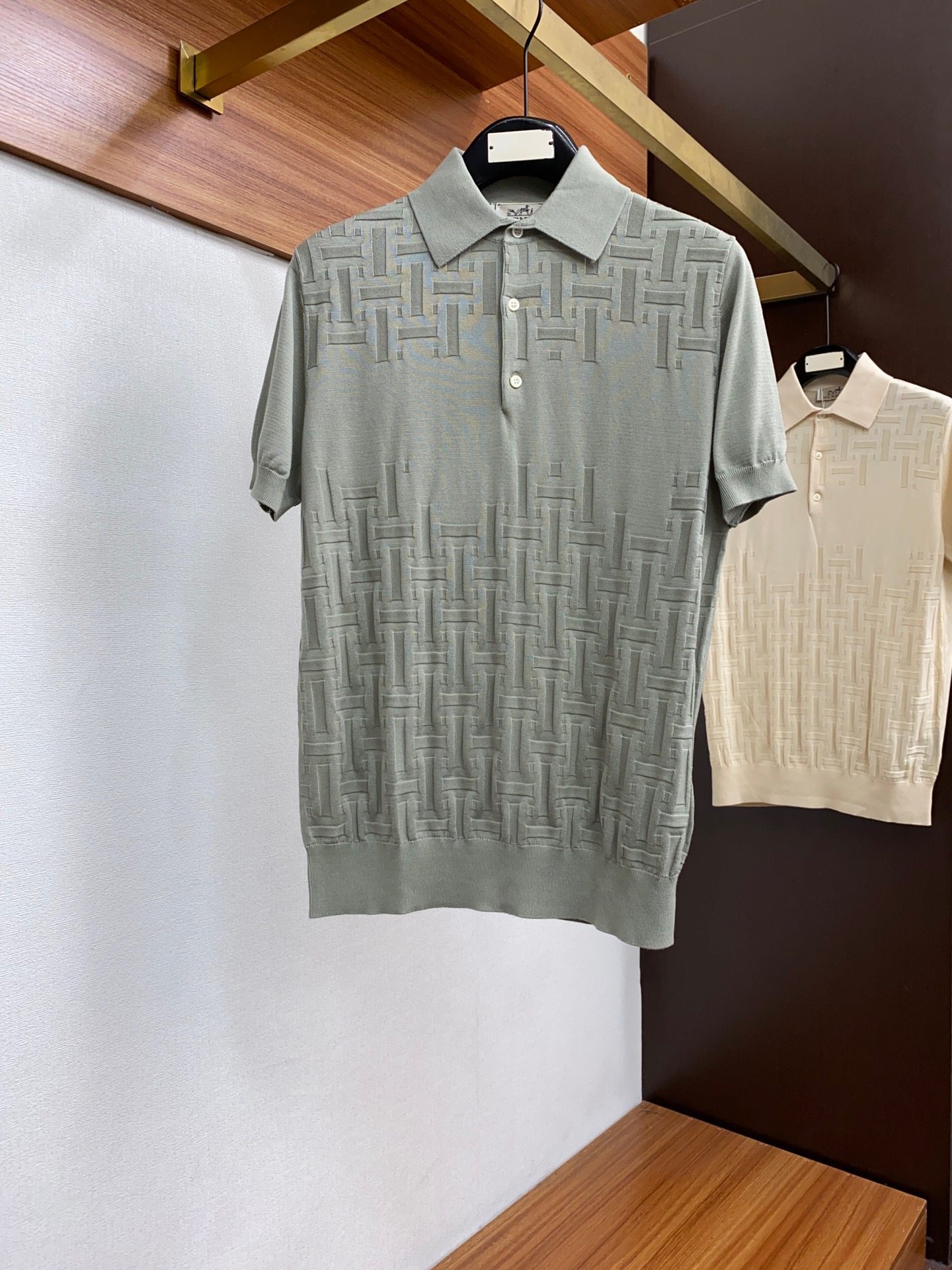 2024Ss summer new product, classic and fashionable knitted POLO shirt! Fashion item design ✅ is more fashionable and comfortable, custom-made to high standards, very stylish when worn, with customer-supplied accessories and customer-supplied imported high-end custom knitted fabric 🔥 The texture is very delicate, and the detail craftsmanship is exquisite and meticulous.