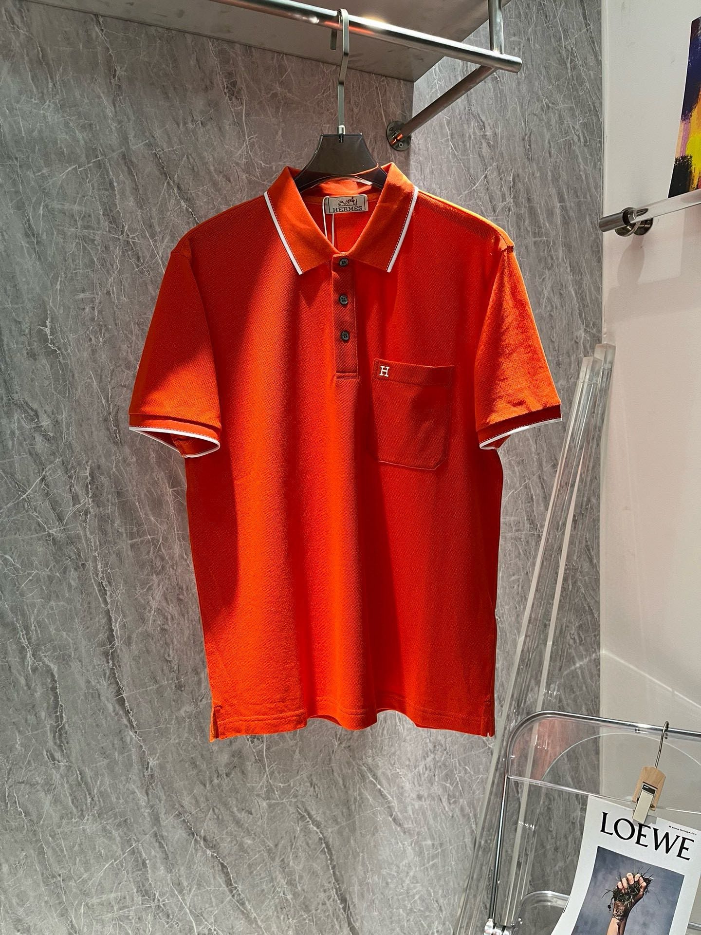 2024ss Summer New Style Logo Men's Collared Polo Shirt! Classic business men's style, the ceiling-level business men's style of high-end men's clothing! Simple, fashionable, and elegant without losing grace. It looks decent whether worn alone or as an inner layer. Quality and detail enthusiasts can take it without hesitation. Low-key yet luxurious and profound!