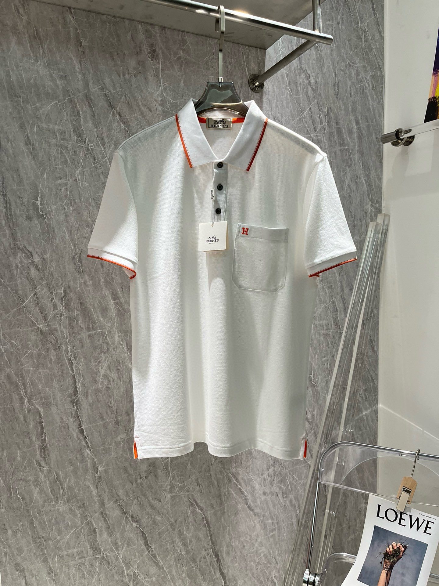 2024ss Summer New Style Logo Men's Collared Polo Shirt! Classic business men's style, the ceiling-level business men's style of high-end men's clothing! Simple, fashionable, and elegant without losing grace. It looks decent whether worn alone or as an inner layer. Quality and detail enthusiasts can take it without hesitation. Low-key yet luxurious and profound!