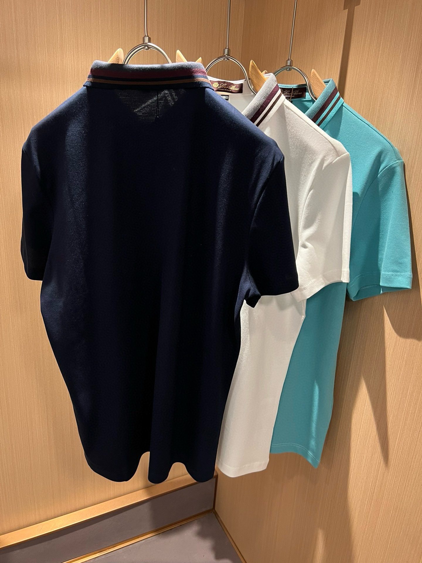 2024 Spring and Summer Men's Polo shirt, the latest trade order short-sleeved T-shirt, complete quality!!! Internet celebrity style! Adopting logo pattern embroidery design! Comfortable and breathable when worn, not stiff, and the overall has a rich three-dimensional sense.