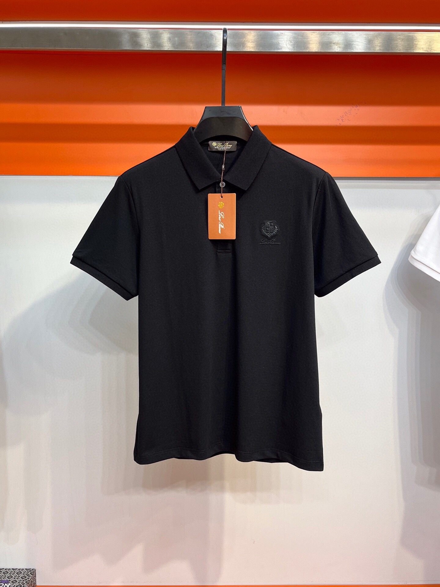 2024 Spring and Summer Men's Polo shirt, the latest trade order short-sleeved T-shirt, complete quality!!! Internet celebrity style! Adopting logo pattern embroidery design! Comfortable and breathable when worn, not stiff, and the overall has a rich three-dimensional sense.