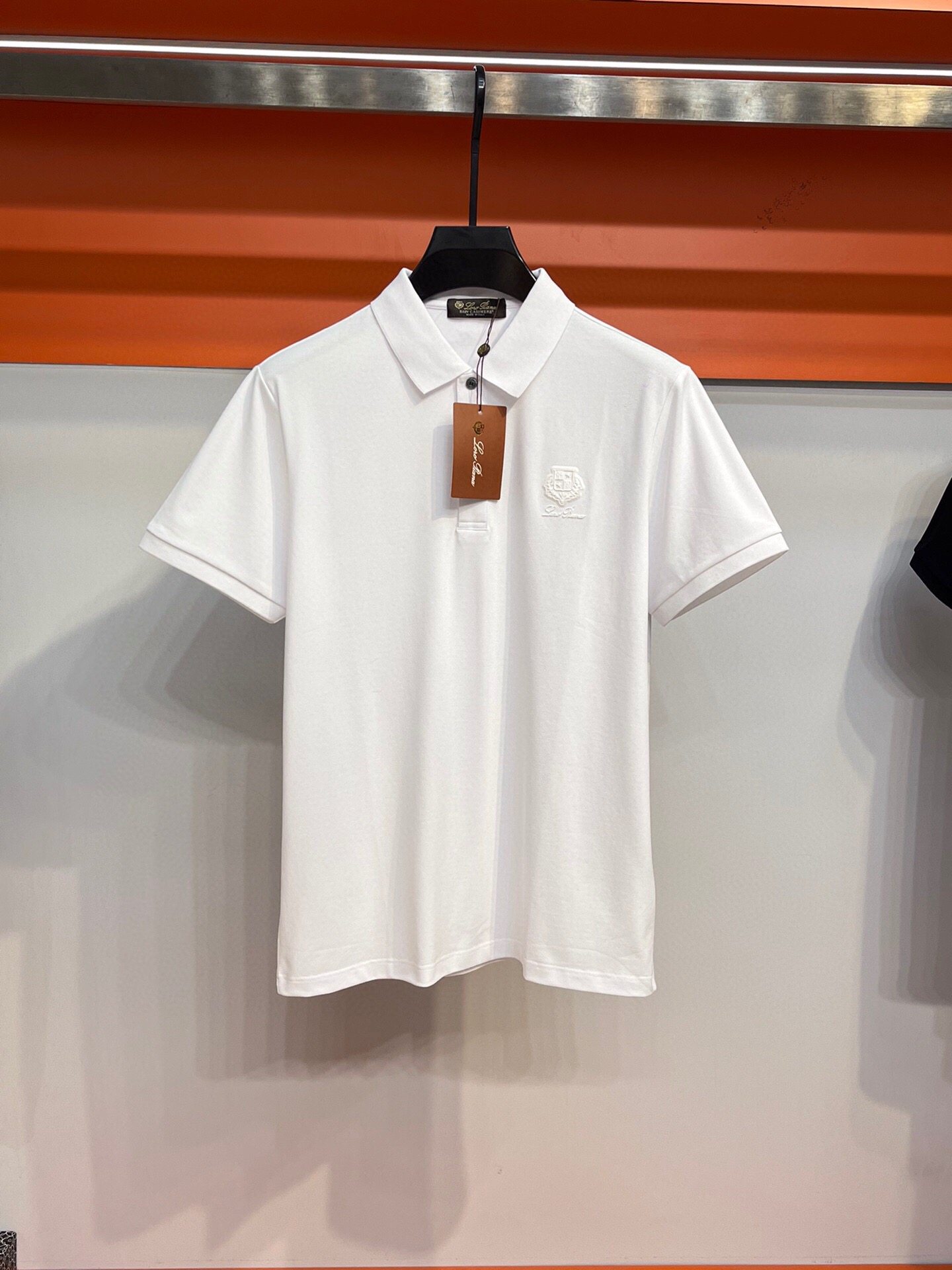 2024 Spring and Summer Men's Polo shirt, the latest trade order short-sleeved T-shirt, complete quality!!! Internet celebrity style! Adopting logo pattern embroidery design! Comfortable and breathable when worn, not stiff, and the overall has a rich three-dimensional sense.