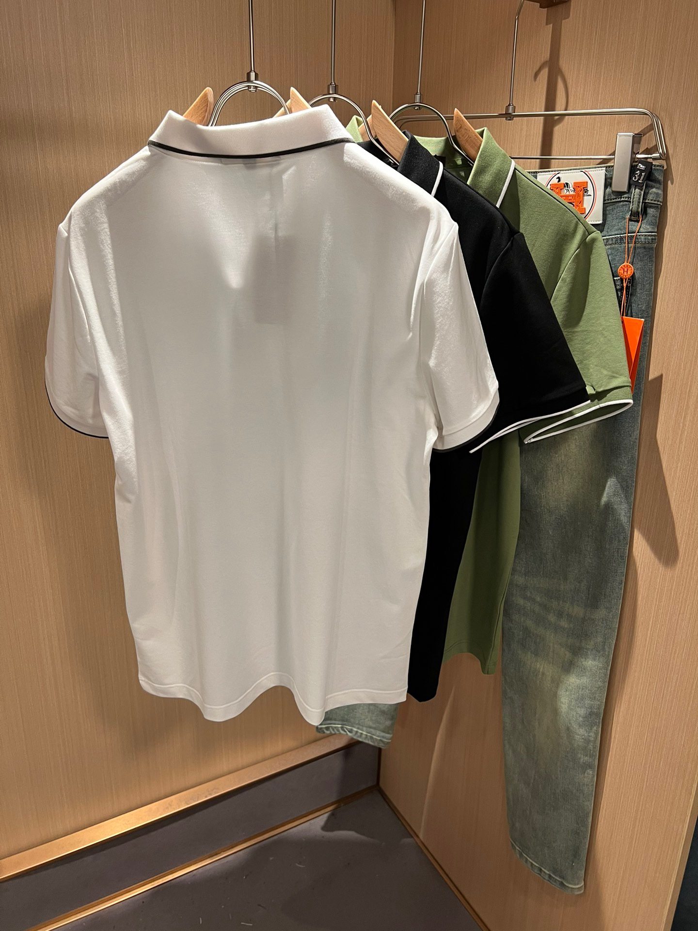 LP Loro Piana 2024 Spring/Summer men's Polo shirt, the latest trade order short-sleeved T-shirt, full grade!! Internet celebrity style! It adopts the logo pattern leather badge design! It is comfortable and breathable when worn, not stiff, and the overall has a rich three-dimensional effect.