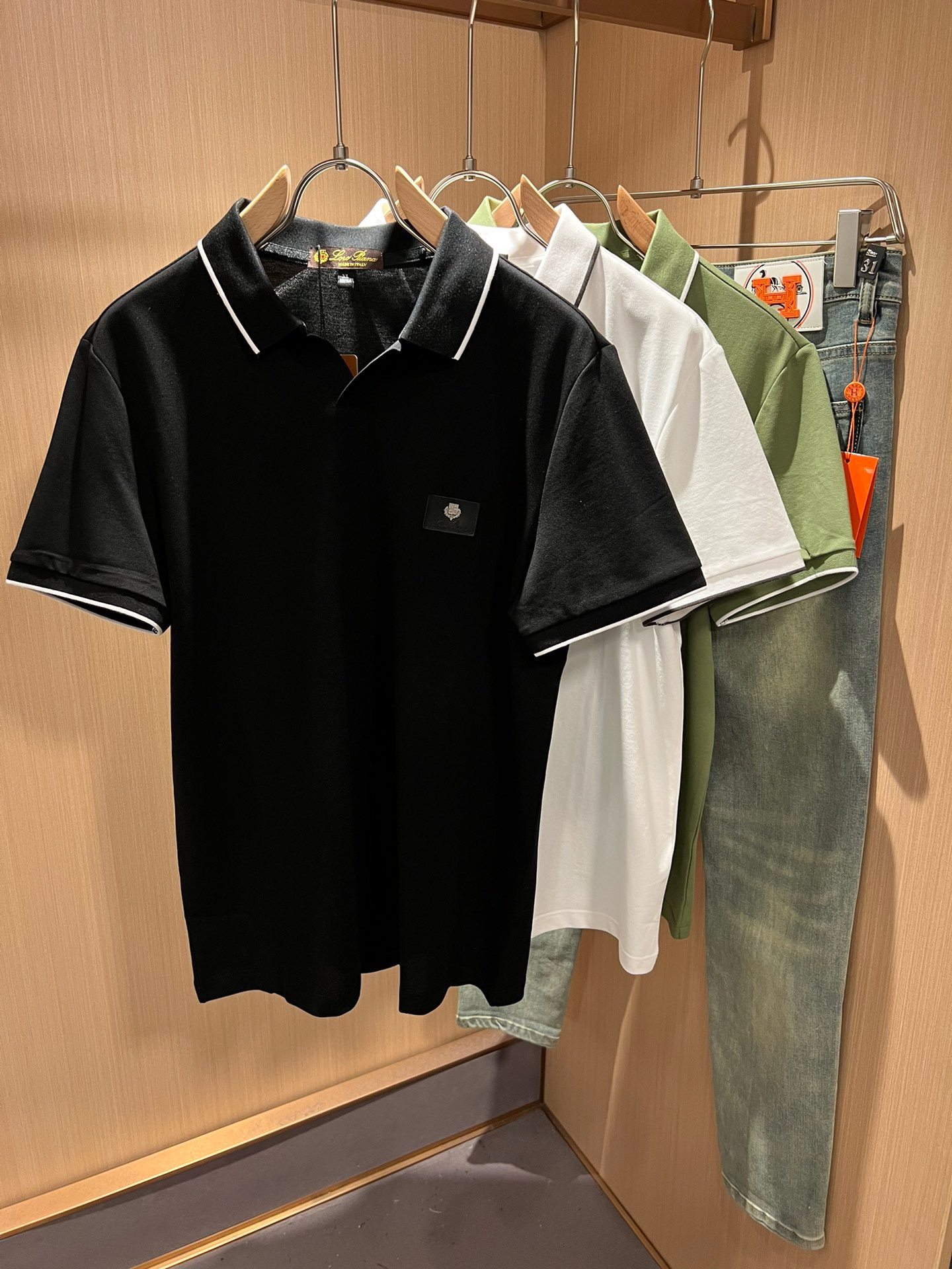 LP Loro Piana 2024 Spring/Summer men's Polo shirt, the latest trade order short-sleeved T-shirt, full grade!! Internet celebrity style! It adopts the logo pattern leather badge design! It is comfortable and breathable when worn, not stiff, and the overall has a rich three-dimensional effect.