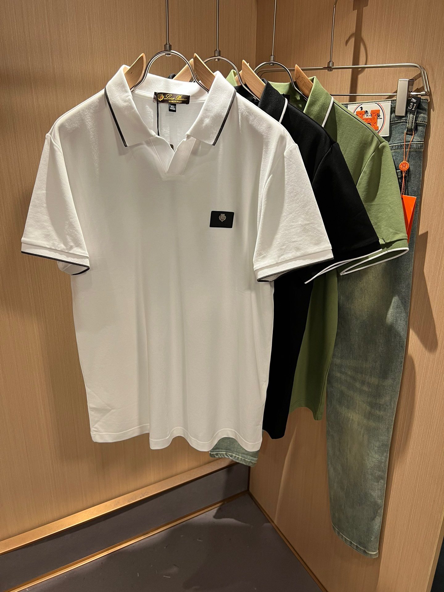 LP Loro Piana 2024 Spring/Summer men's Polo shirt, the latest trade order short-sleeved T-shirt, full grade!! Internet celebrity style! It adopts the logo pattern leather badge design! It is comfortable and breathable when worn, not stiff, and the overall has a rich three-dimensional effect.