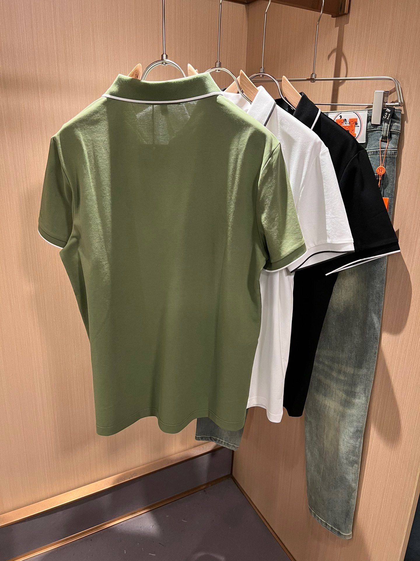 LP Loro Piana 2024 Spring/Summer men's Polo shirt, the latest trade order short-sleeved T-shirt, full grade!! Internet celebrity style! It adopts the logo pattern leather badge design! It is comfortable and breathable when worn, not stiff, and the overall has a rich three-dimensional effect.