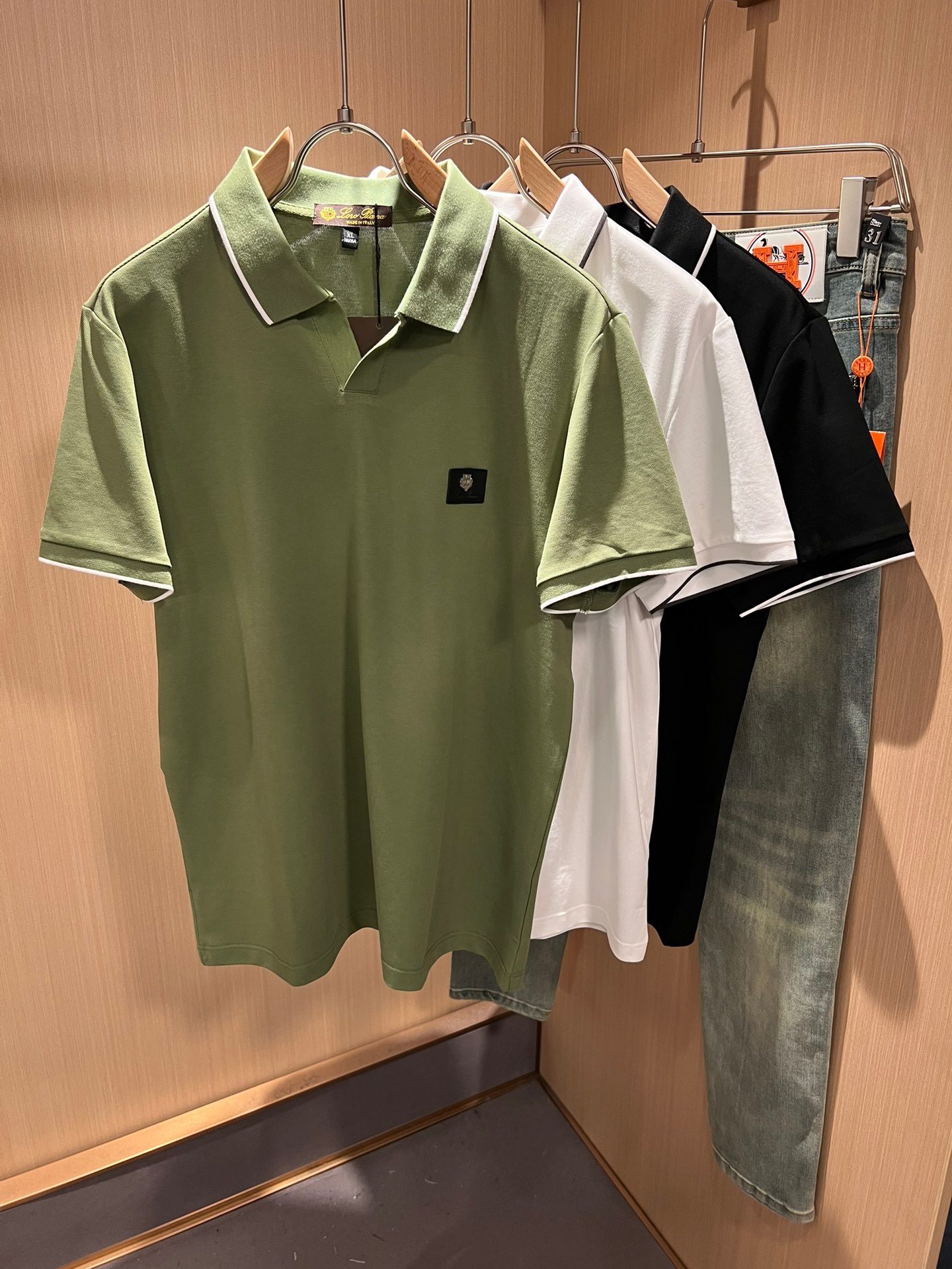 LP Loro Piana 2024 Spring/Summer men's Polo shirt, the latest trade order short-sleeved T-shirt, full grade!! Internet celebrity style! It adopts the logo pattern leather badge design! It is comfortable and breathable when worn, not stiff, and the overall has a rich three-dimensional effect.