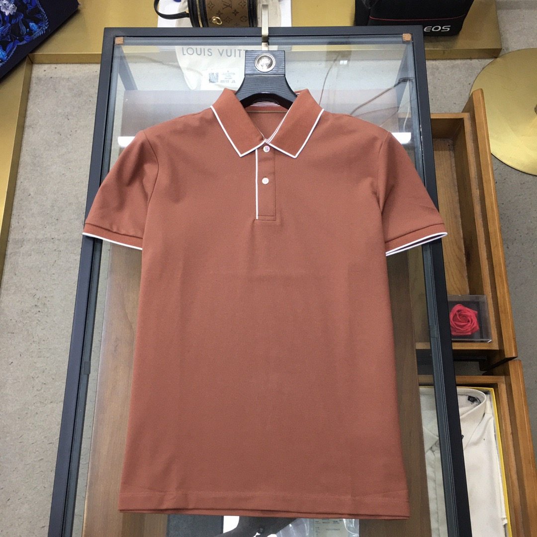 Spring/Summer 2024 New Arrivals. Fashionable POLO / Collared Short Sleeve. High-end custom-made versatile style. Anyone can handle it easily. The fabric is all custom-made. The luxurious and classic brand logo design on the chest.