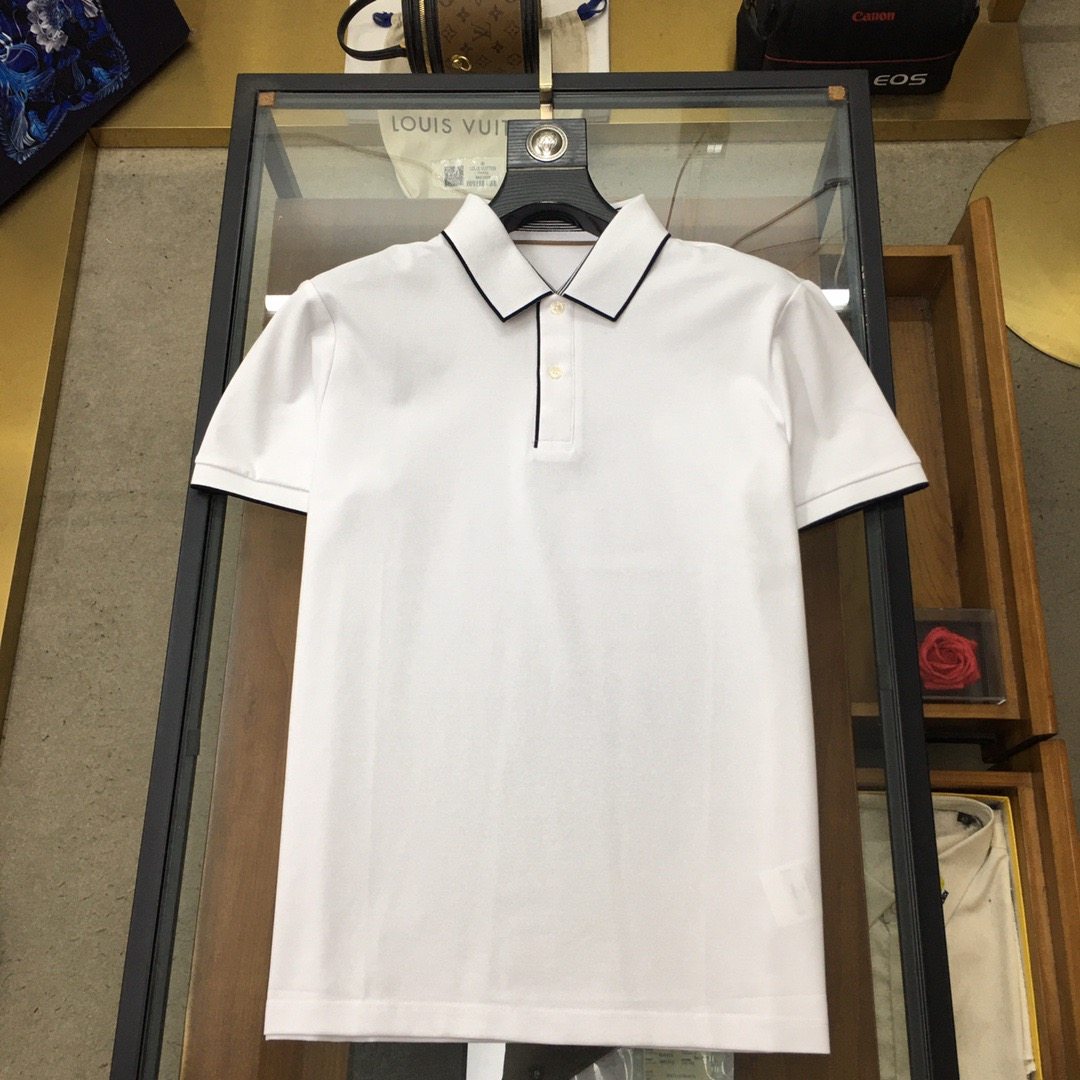 Spring/Summer 2024 New Arrivals. Fashionable POLO / Collared Short Sleeve. High-end custom-made versatile style. Anyone can handle it easily. The fabric is all custom-made. The luxurious and classic brand logo design on the chest.