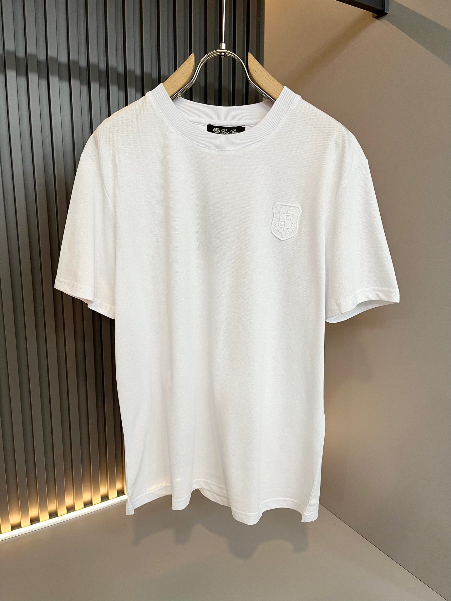 LP Loro Piana 2024 Spring/Summer men's latest trade order short-sleeved T-shirt, full grade!! Internet celebrity style! It adopts the logo pattern embroidery design! It is comfortable and breathable when worn, not stiff, and the overall has a rich three-dimensional effect.