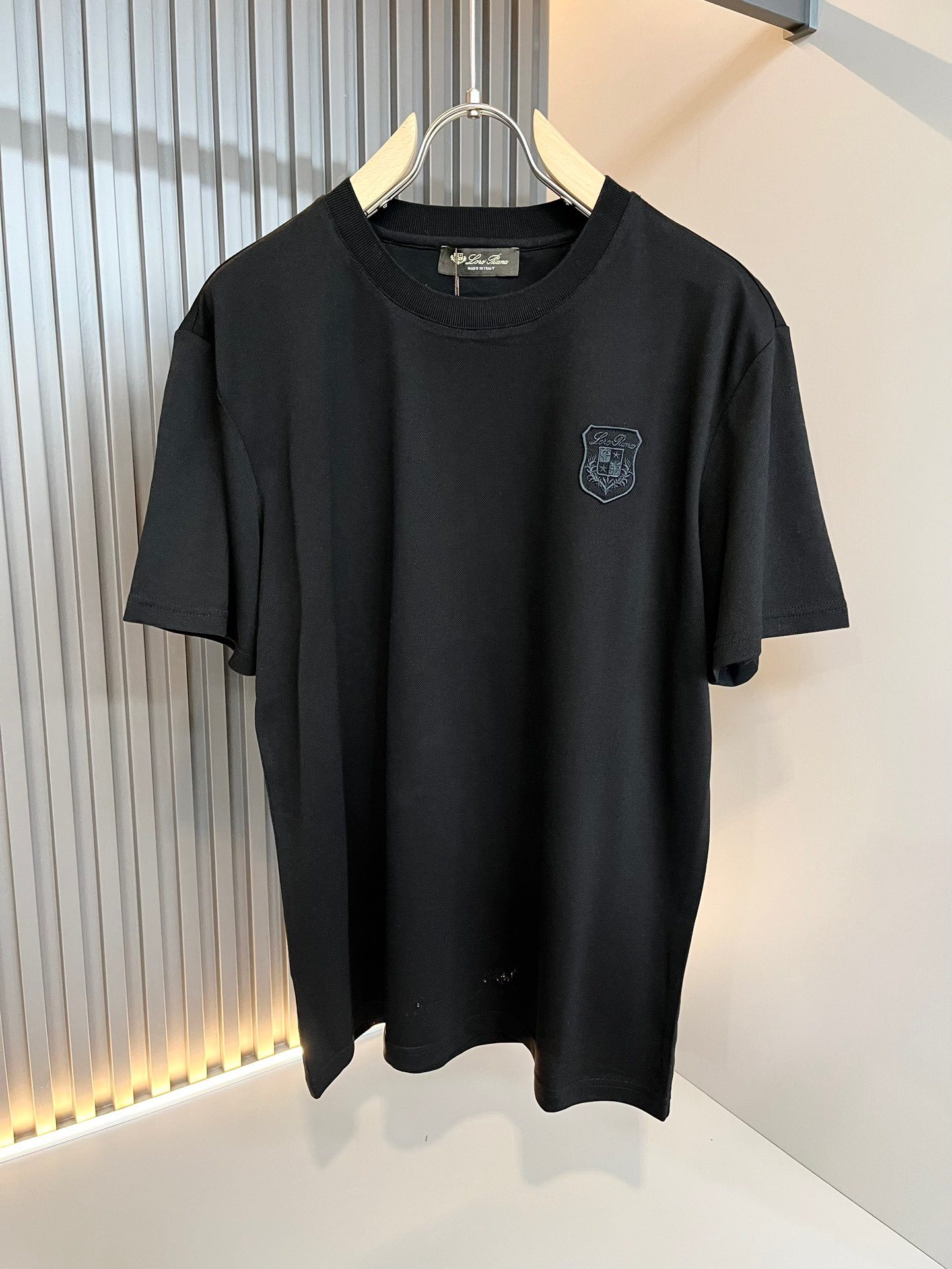 LP Loro Piana 2024 Spring/Summer men's latest trade order short-sleeved T-shirt, full grade!! Internet celebrity style! It adopts the logo pattern embroidery design! It is comfortable and breathable when worn, not stiff, and the overall has a rich three-dimensional effect.