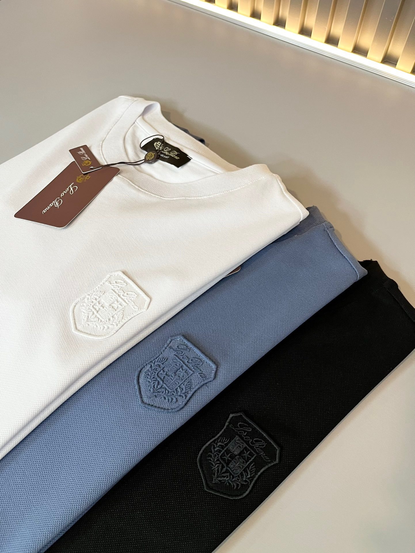 LP Loro Piana 2024 Spring/Summer men's latest trade order short-sleeved T-shirt, full grade!! Internet celebrity style! It adopts the logo pattern embroidery design! It is comfortable and breathable when worn, not stiff, and the overall has a rich three-dimensional effect.