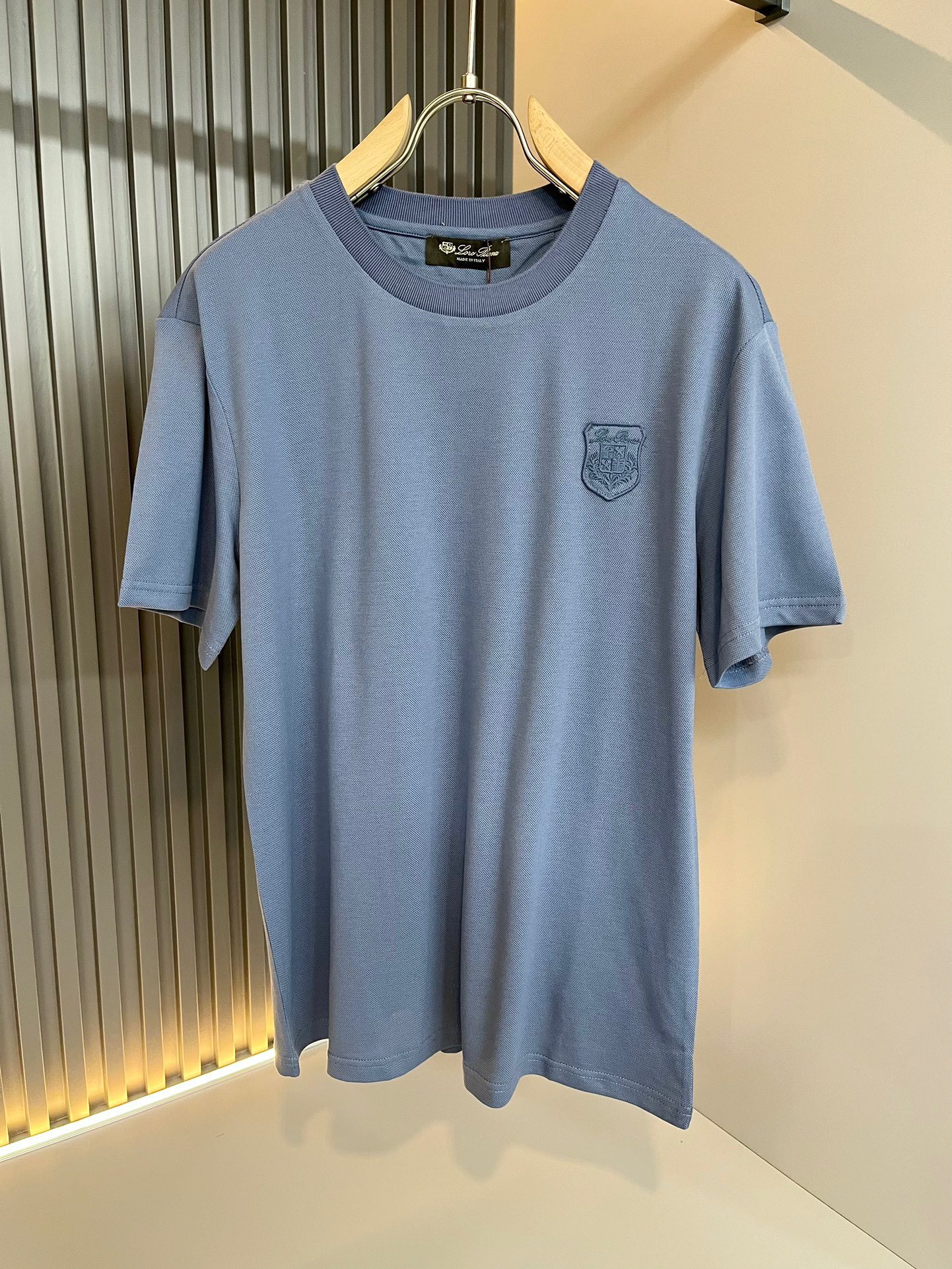 LP Loro Piana 2024 Spring/Summer men's latest trade order short-sleeved T-shirt, full grade!! Internet celebrity style! It adopts the logo pattern embroidery design! It is comfortable and breathable when worn, not stiff, and the overall has a rich three-dimensional effect.