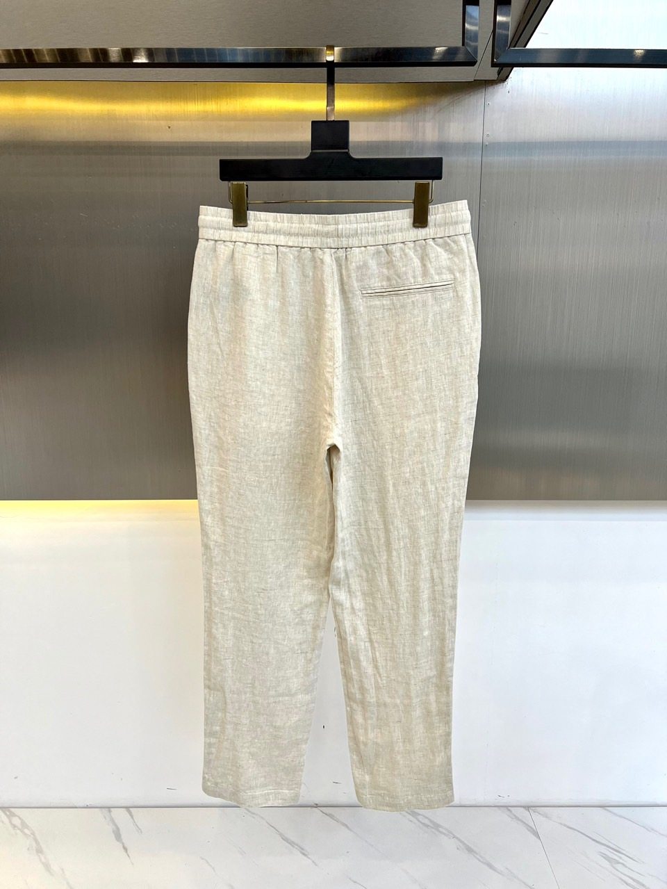 BC - brunello cucinelli. The latest lightweight Tencel cotton and linen blended drawstring casual pants for Spring/Summer 2024. Made of imported Tencel linen fabric provided by the customer. The fabric has a silky and refreshing feel. Super lightweight texture. The breathability and moisture absorption performance are extremely strong.