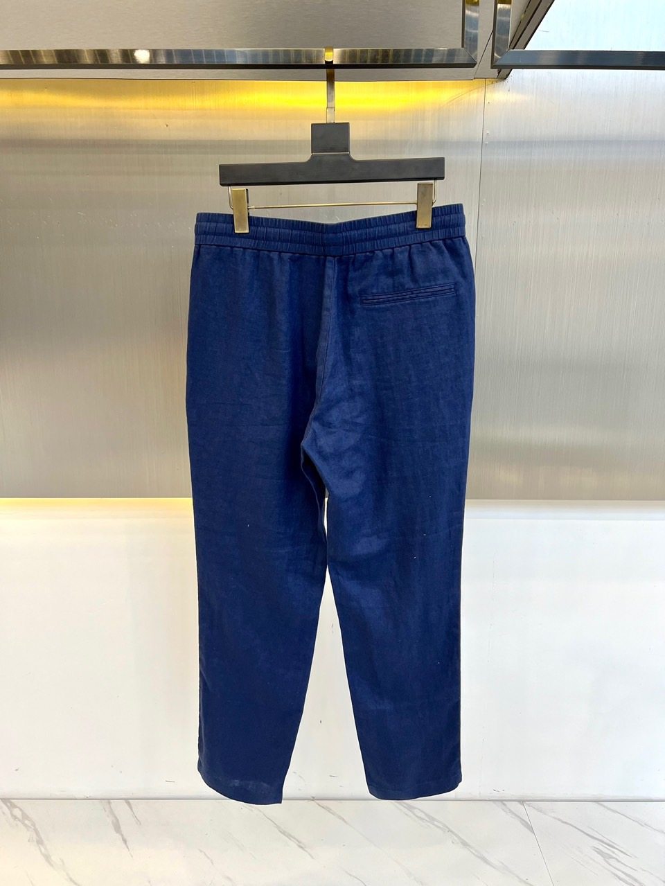 BC - brunello cucinelli. The latest lightweight Tencel cotton and linen blended drawstring casual pants for Spring/Summer 2024. Made of imported Tencel linen fabric provided by the customer. The fabric has a silky and refreshing feel. Super lightweight texture. The breathability and moisture absorption performance are extremely strong.