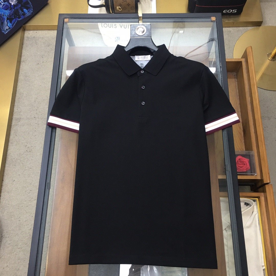 New products for Spring/Summer 2024. Fashionable POLO / turnover collar short sleeves. High-end custom versatile style. Anyone can handle it easily. The fabric is all custom-made. The luxurious and classic brand logo design on the chest.