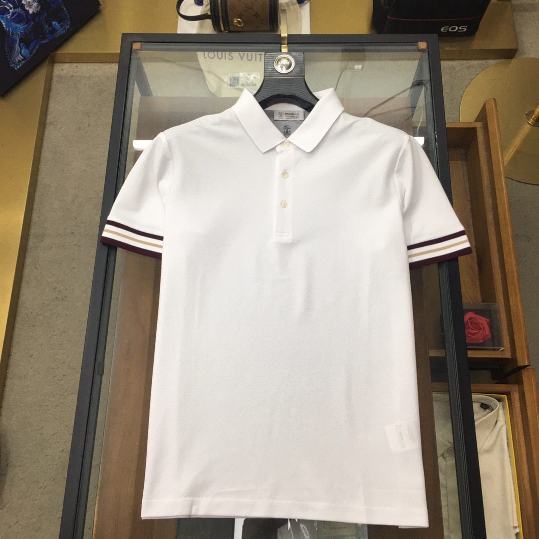 New products for Spring/Summer 2024. Fashionable POLO / turnover collar short sleeves. High-end custom versatile style. Anyone can handle it easily. The fabric is all custom-made. The luxurious and classic brand logo design on the chest.