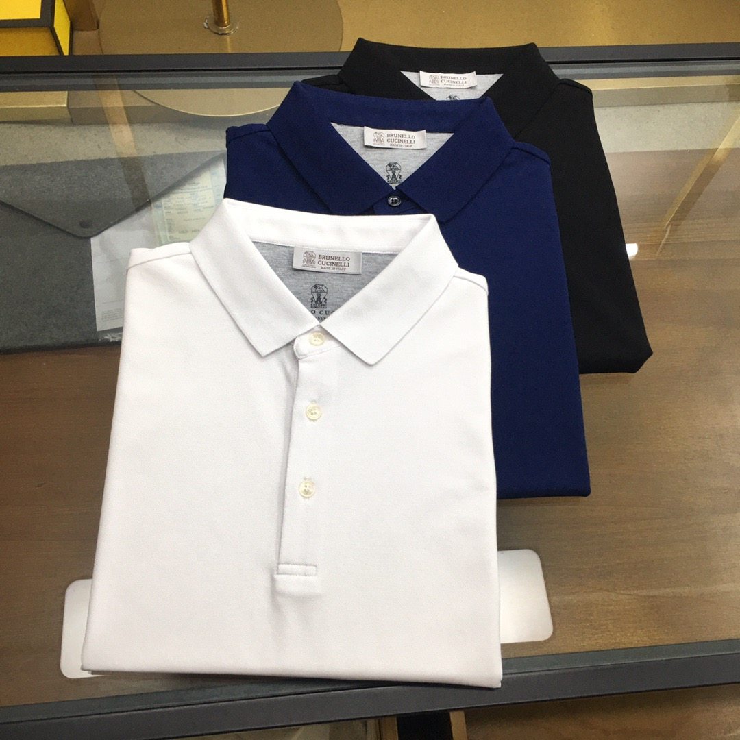 New products for Spring/Summer 2024. Fashionable POLO / turnover collar short sleeves. High-end custom versatile style. Anyone can handle it easily. The fabric is all custom-made. The luxurious and classic brand logo design on the chest.