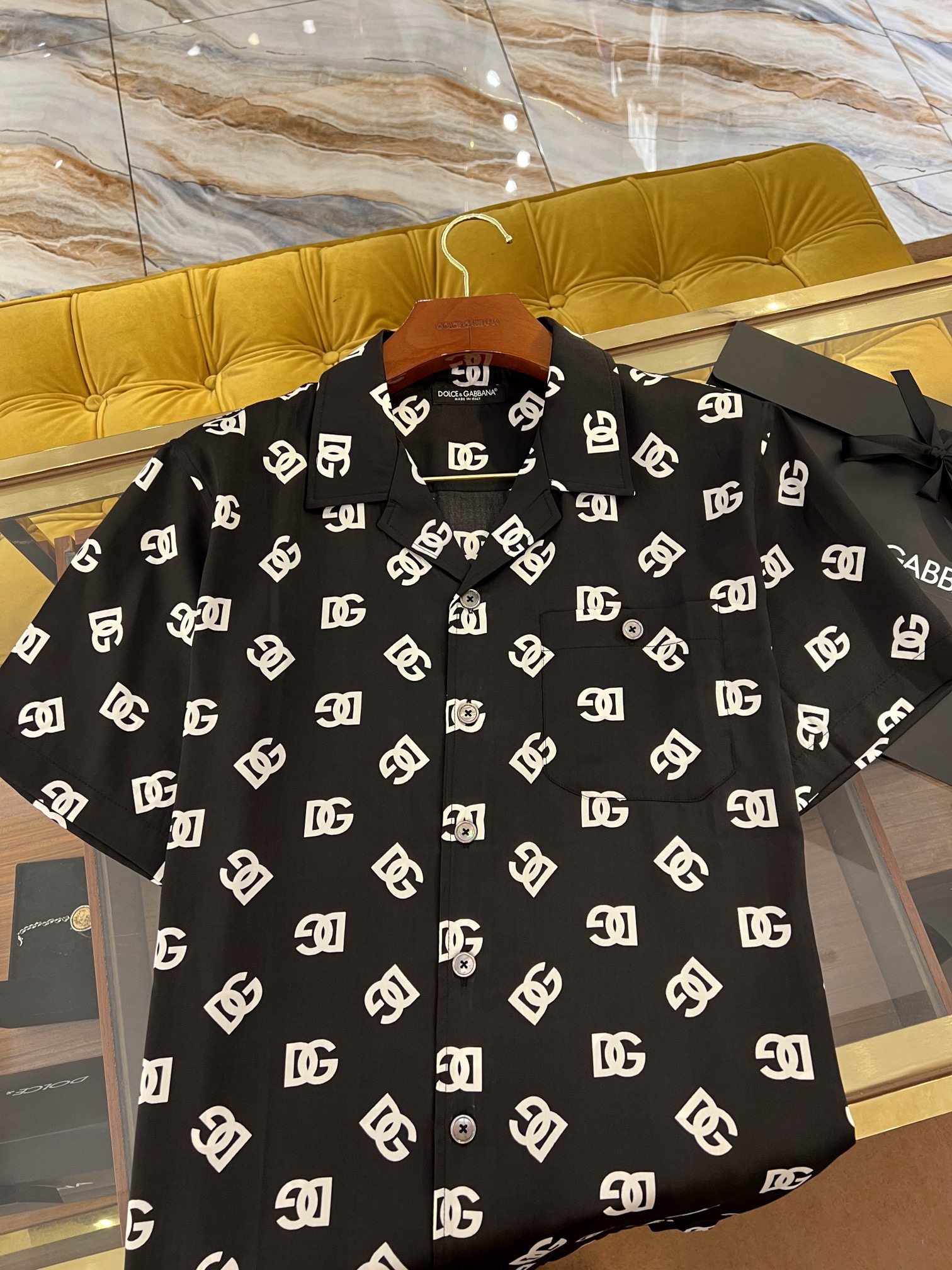 2024SS New Casual Set. Classic DG all-over print logo. Silk fabric. High breathability and comfort. Suitable for vacation and travel outfits. Also suitable for home wear. Superb texture.