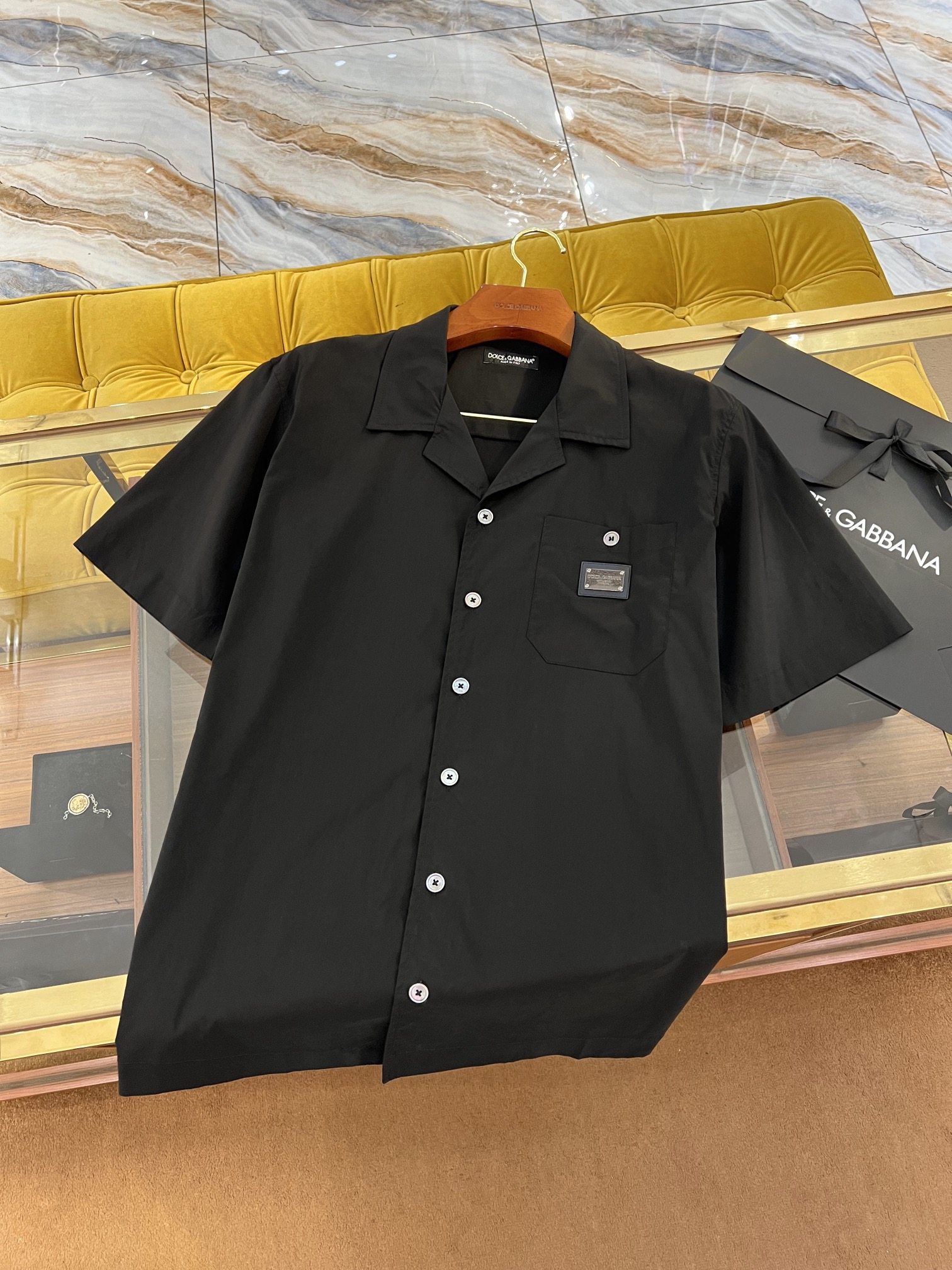 2024SS New Casual Set. Classic leather tag logo. Cotton elastic shirt fabric. High breathability and comfort. Suitable for wearing on any occasion.