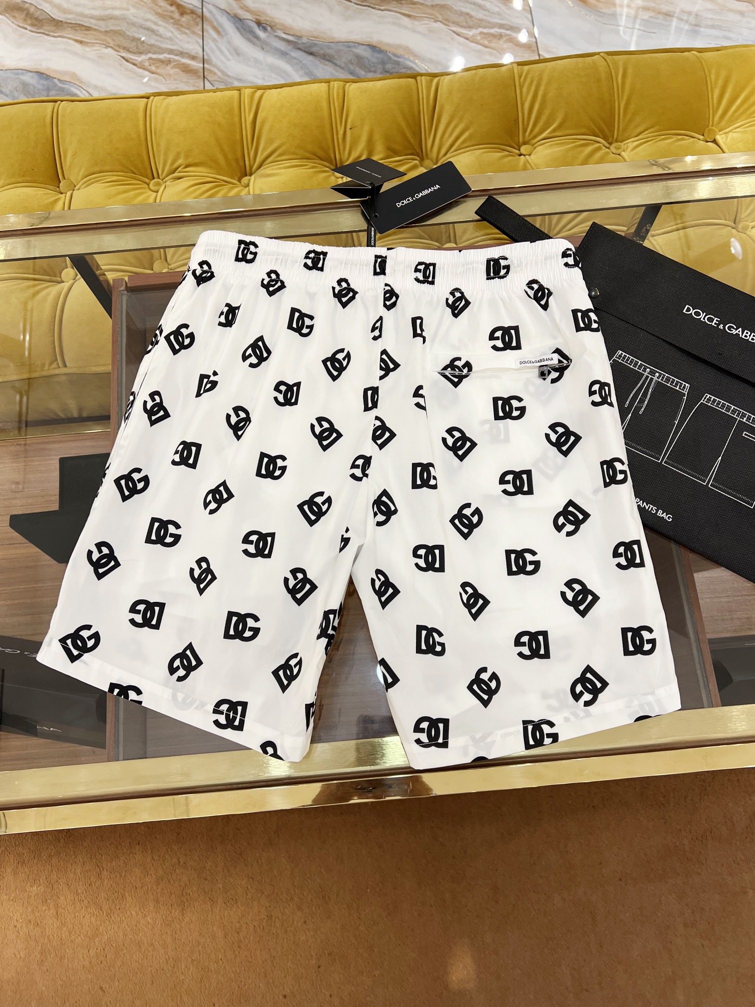 2024SS New Quick-Dry Shorts. Perfect DG Digital Print. Four-Quarter Pants Length. All hardware accessories are custom-made.