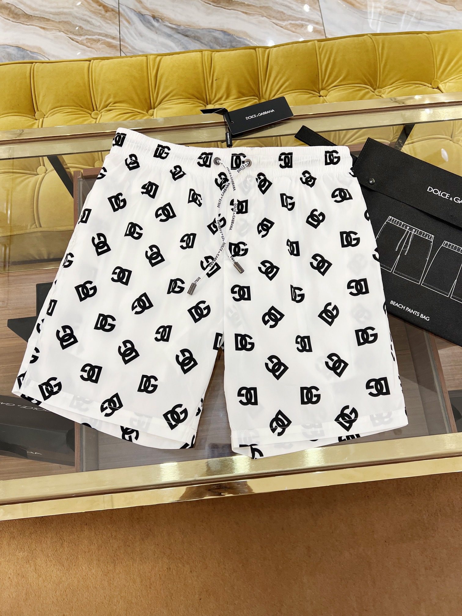 2024SS New Quick-Dry Shorts. Perfect DG Digital Print. Four-Quarter Pants Length. All hardware accessories are custom-made.