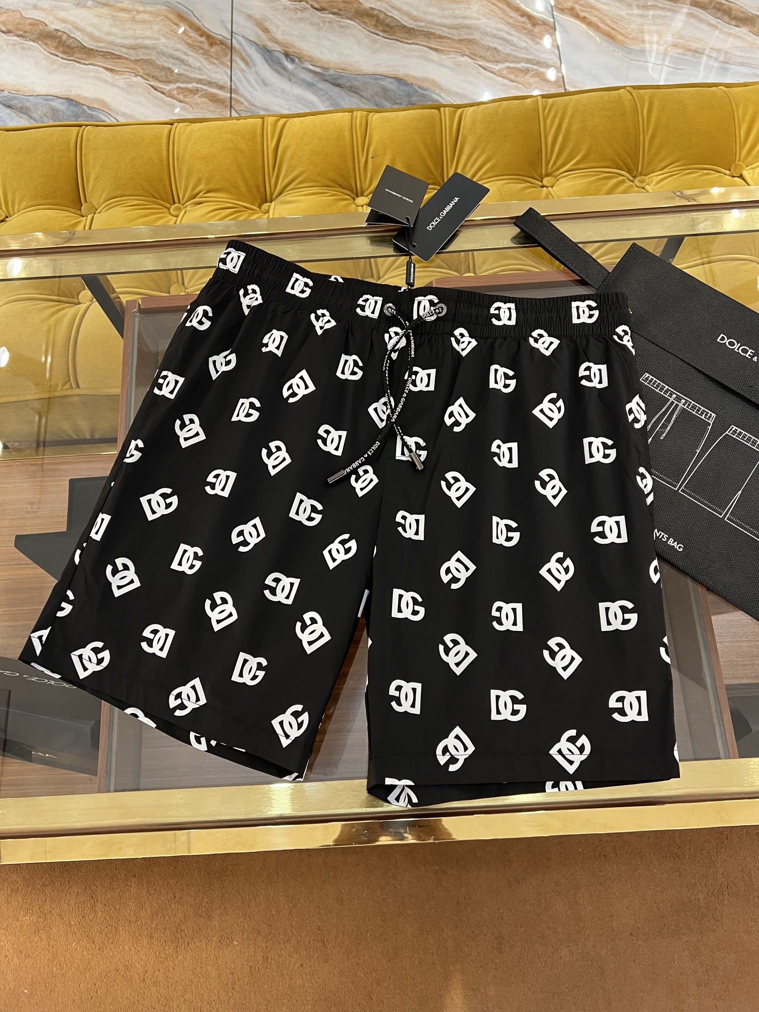 2024SS New Quick-Dry Shorts. Perfect DG Digital Print. Four-Quarter Pants Length. All hardware accessories are custom-made.