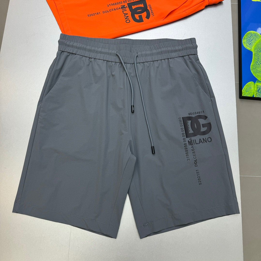 Du's Quick-Dry Sports Casual Shorts, Beach Shorts, Surfing Shorts. Highly recommended for the custom-made style! The material of this pair of shorts is soft, and it can keep you fresh and comfortable even in the hot summer. The fabric is lightweight and durable, super smooth! Super elastic! It's really super nice-looking and easy to wear! Classic letter DG heat transfer printing process. It's both age-reducing and fashionable.