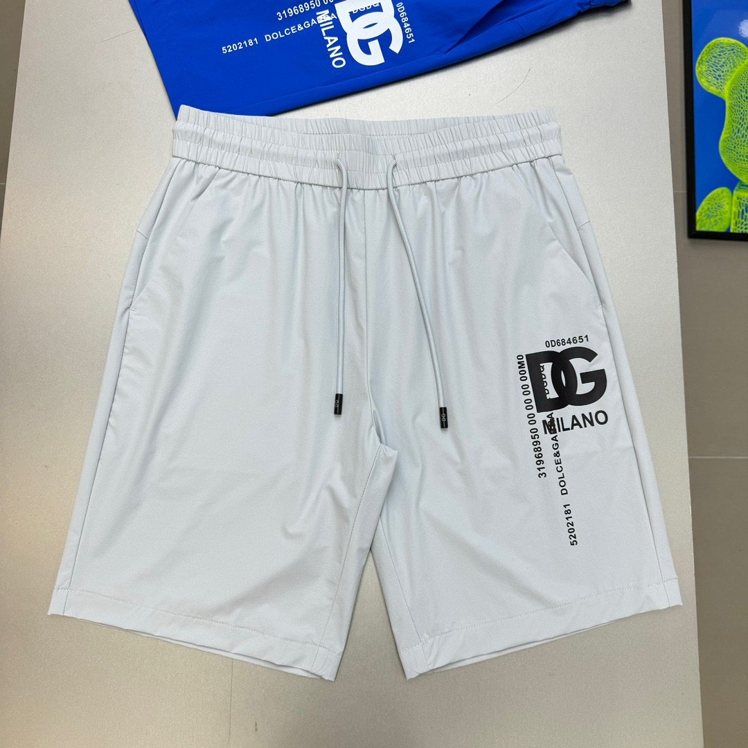 Du's Quick-Dry Sports Casual Shorts, Beach Shorts, Surfing Shorts. Highly recommended for the custom-made style! The material of this pair of shorts is soft, and it can keep you fresh and comfortable even in the hot summer. The fabric is lightweight and durable, super smooth! Super elastic! It's really super nice-looking and easy to wear! Classic letter DG heat transfer printing process. It's both age-reducing and fashionable.