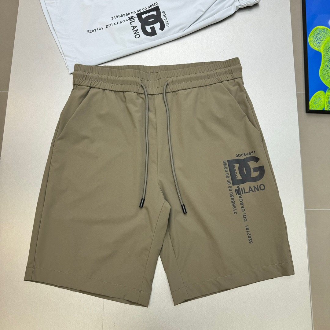 Du's Quick-Dry Sports Casual Shorts, Beach Shorts, Surfing Shorts. Highly recommended for the custom-made style! The material of this pair of shorts is soft, and it can keep you fresh and comfortable even in the hot summer. The fabric is lightweight and durable, super smooth! Super elastic! It's really super nice-looking and easy to wear! Classic letter DG heat transfer printing process. It's both age-reducing and fashionable.