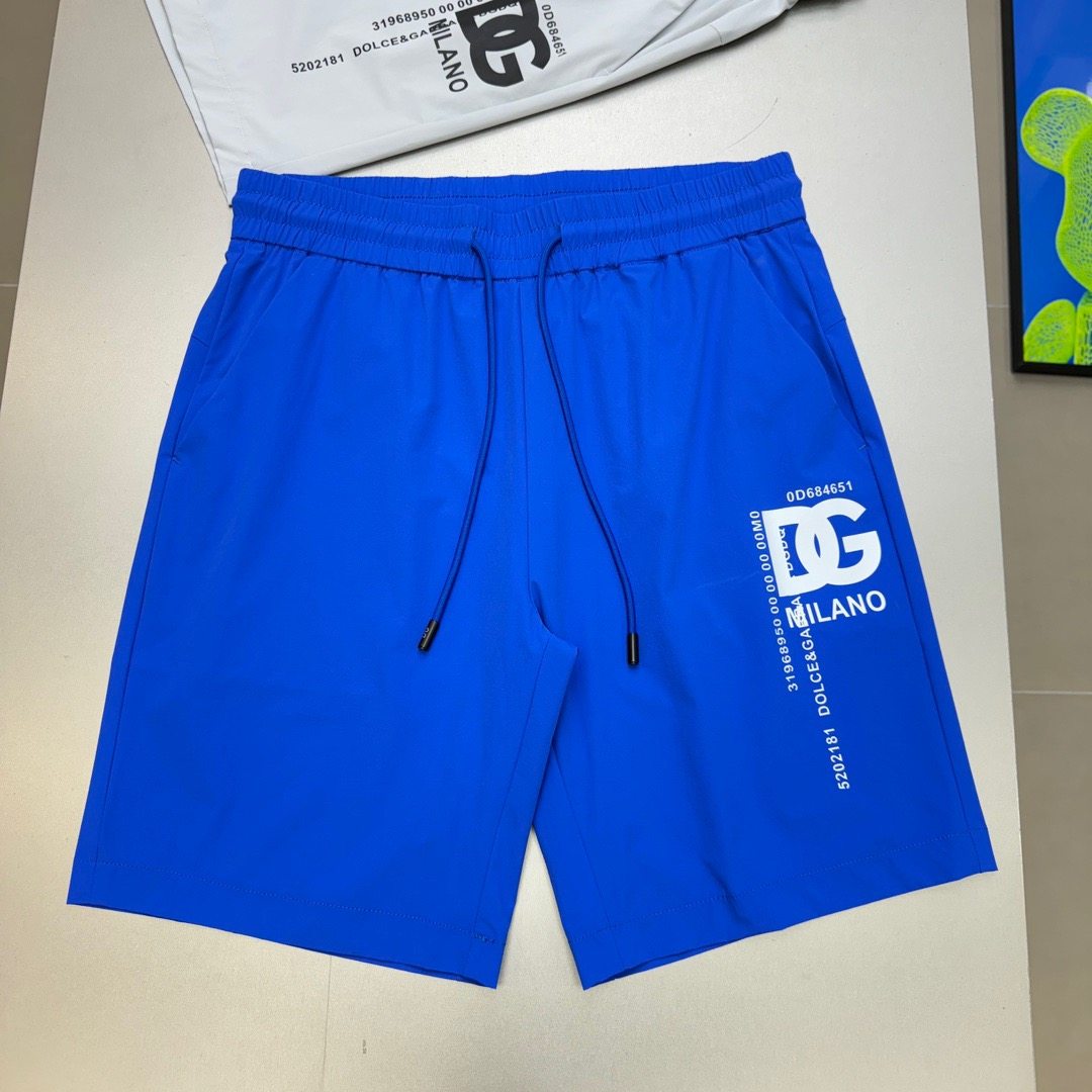 Du's Quick-Dry Sports Casual Shorts, Beach Shorts, Surfing Shorts. Highly recommended for the custom-made style! The material of this pair of shorts is soft, and it can keep you fresh and comfortable even in the hot summer. The fabric is lightweight and durable, super smooth! Super elastic! It's really super nice-looking and easy to wear! Classic letter DG heat transfer printing process. It's both age-reducing and fashionable.