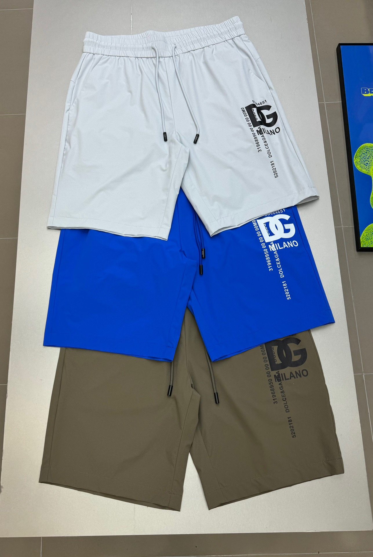 Du's Quick-Dry Sports Casual Shorts, Beach Shorts, Surfing Shorts. Highly recommended for the custom-made style! The material of this pair of shorts is soft, and it can keep you fresh and comfortable even in the hot summer. The fabric is lightweight and durable, super smooth! Super elastic! It's really super nice-looking and easy to wear! Classic letter DG heat transfer printing process. It's both age-reducing and fashionable.