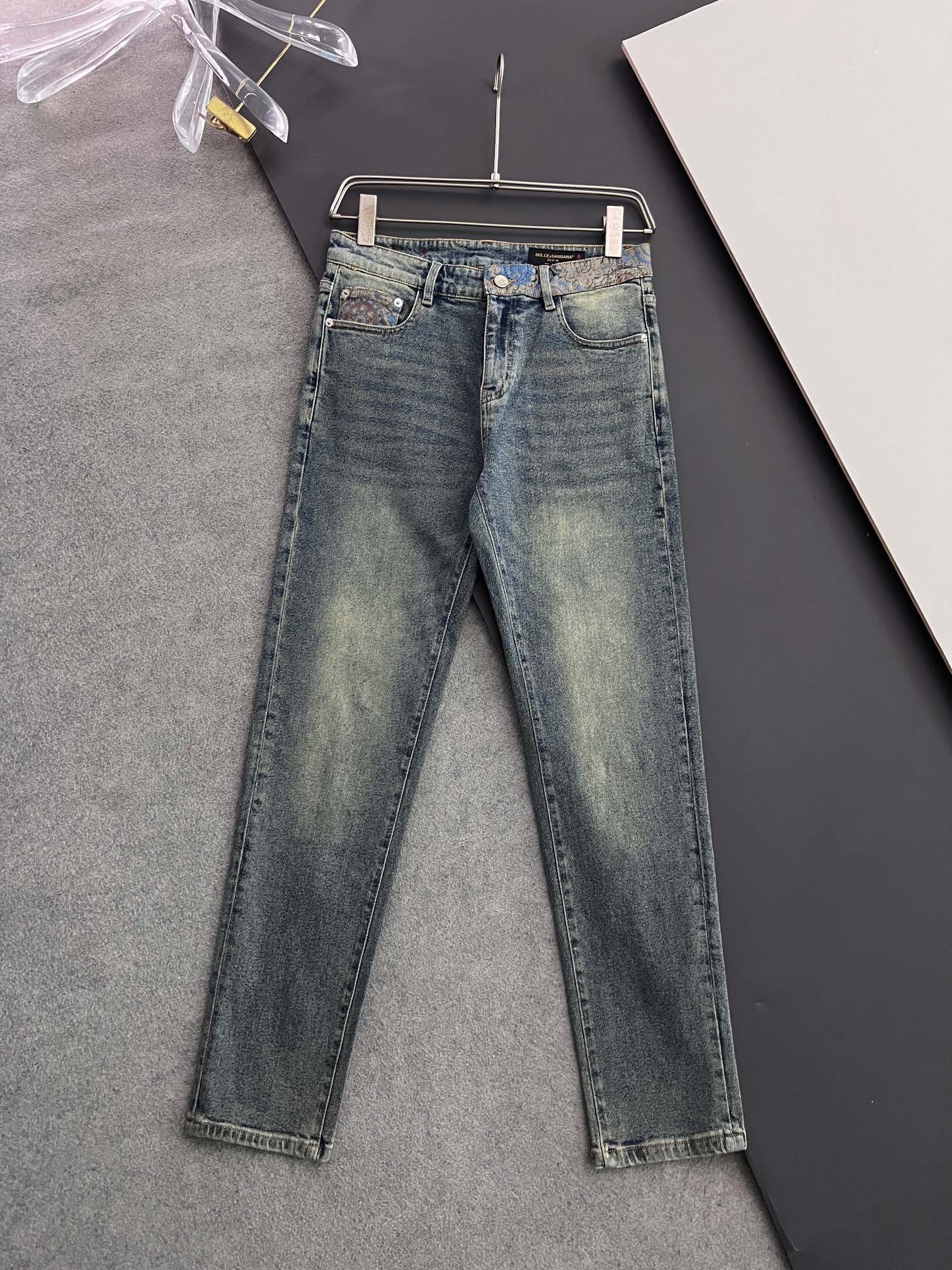 DG*, Heavy-duty washed casual jeans. Imported original washed elastic fabric. Comfortable and elastic. With unique design. The version is super nice. Comfortable and breathable. Of extremely high grade.