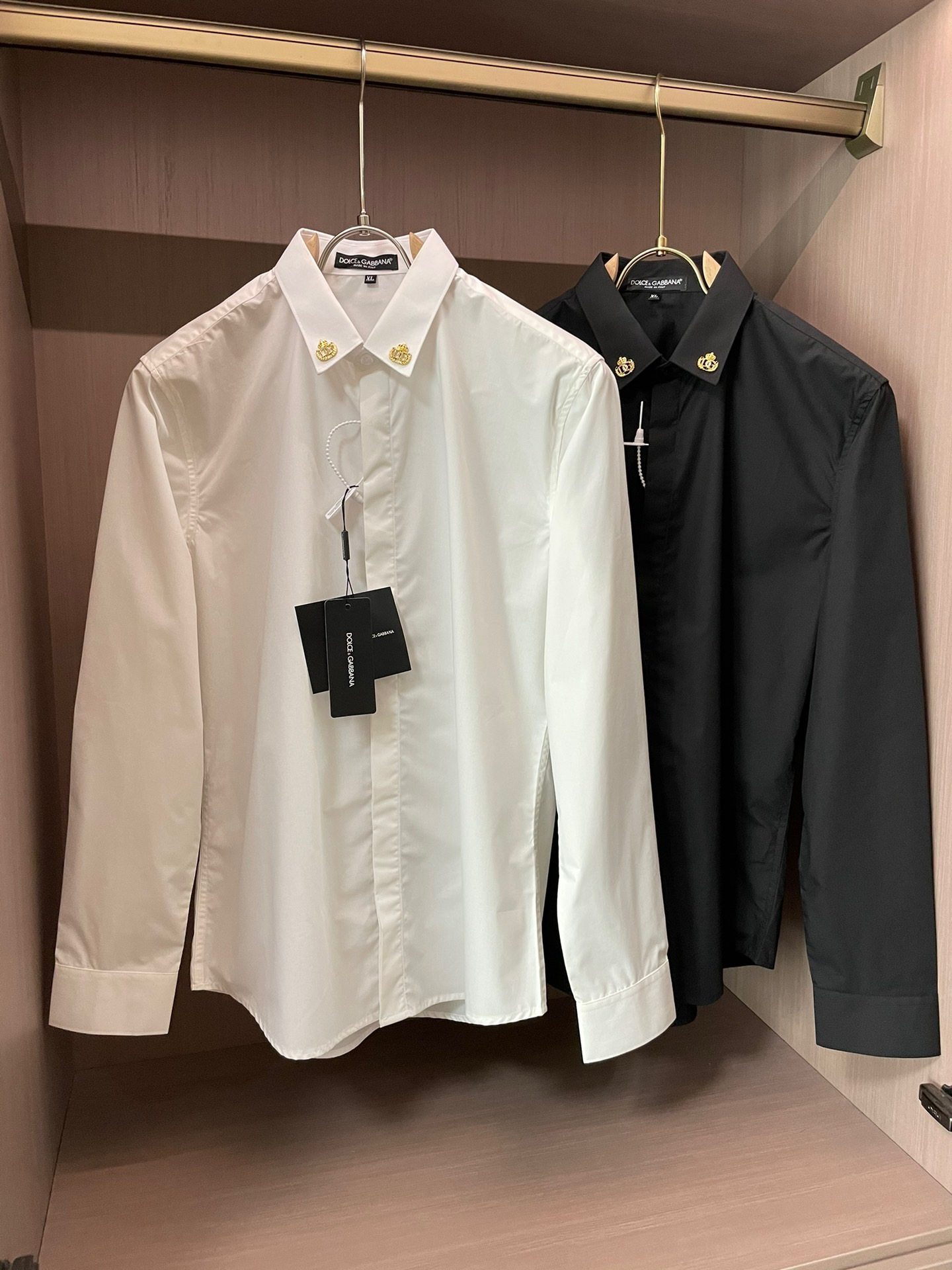 DG 2024 New Style Men's Long Sleeve Shirt High-end version shirt! Counter-customized fabric, highly breathable and comfortable, impeccable details, brand element design concept, reflecting high quality. Delicate and soft hand feel! Presenting a casual cut, the upper body version is superb