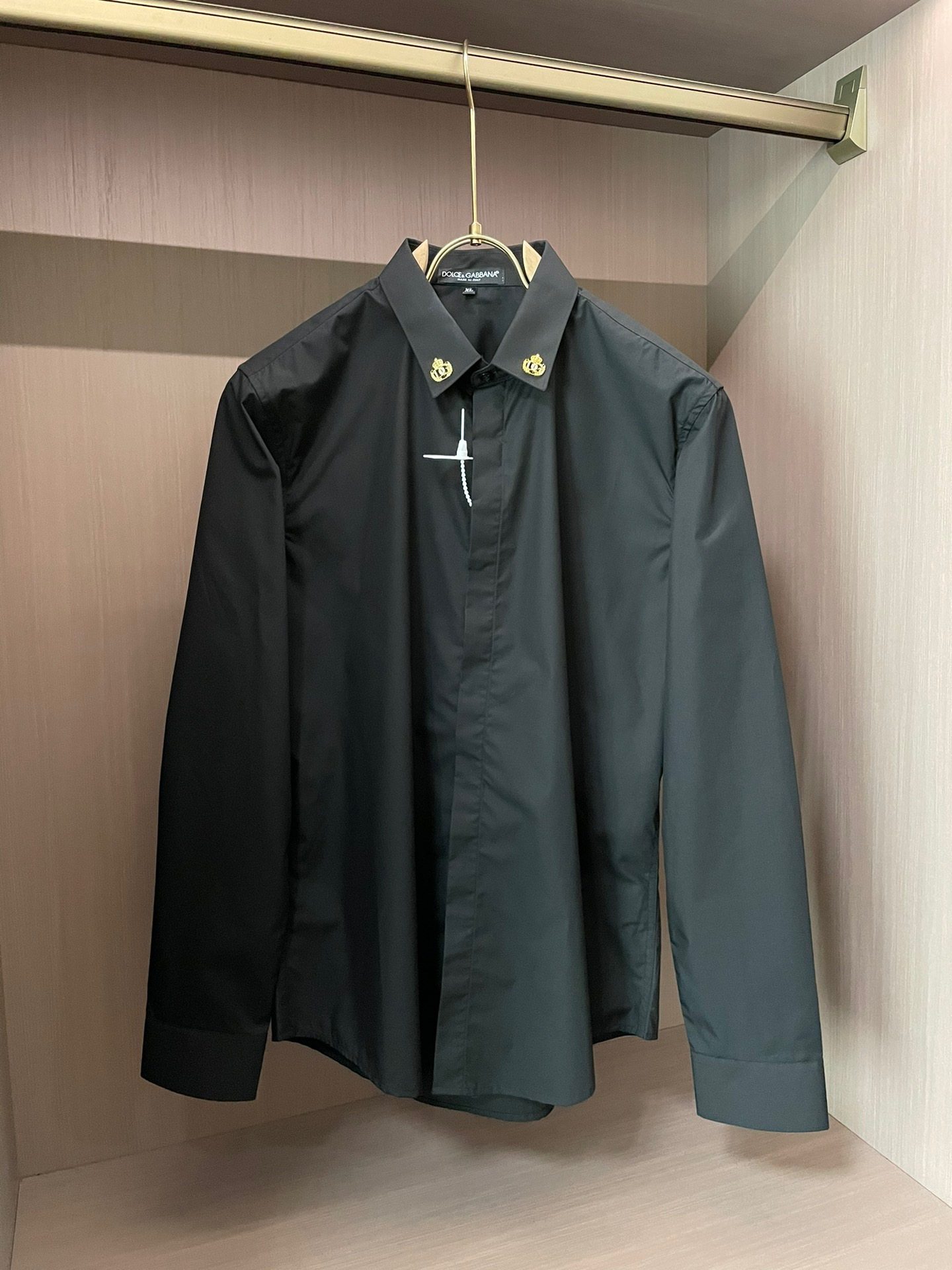 DG 2024 New Style Men's Long Sleeve Shirt High-end version shirt! Counter-customized fabric, highly breathable and comfortable, impeccable details, brand element design concept, reflecting high quality. Delicate and soft hand feel! Presenting a casual cut, the upper body version is superb