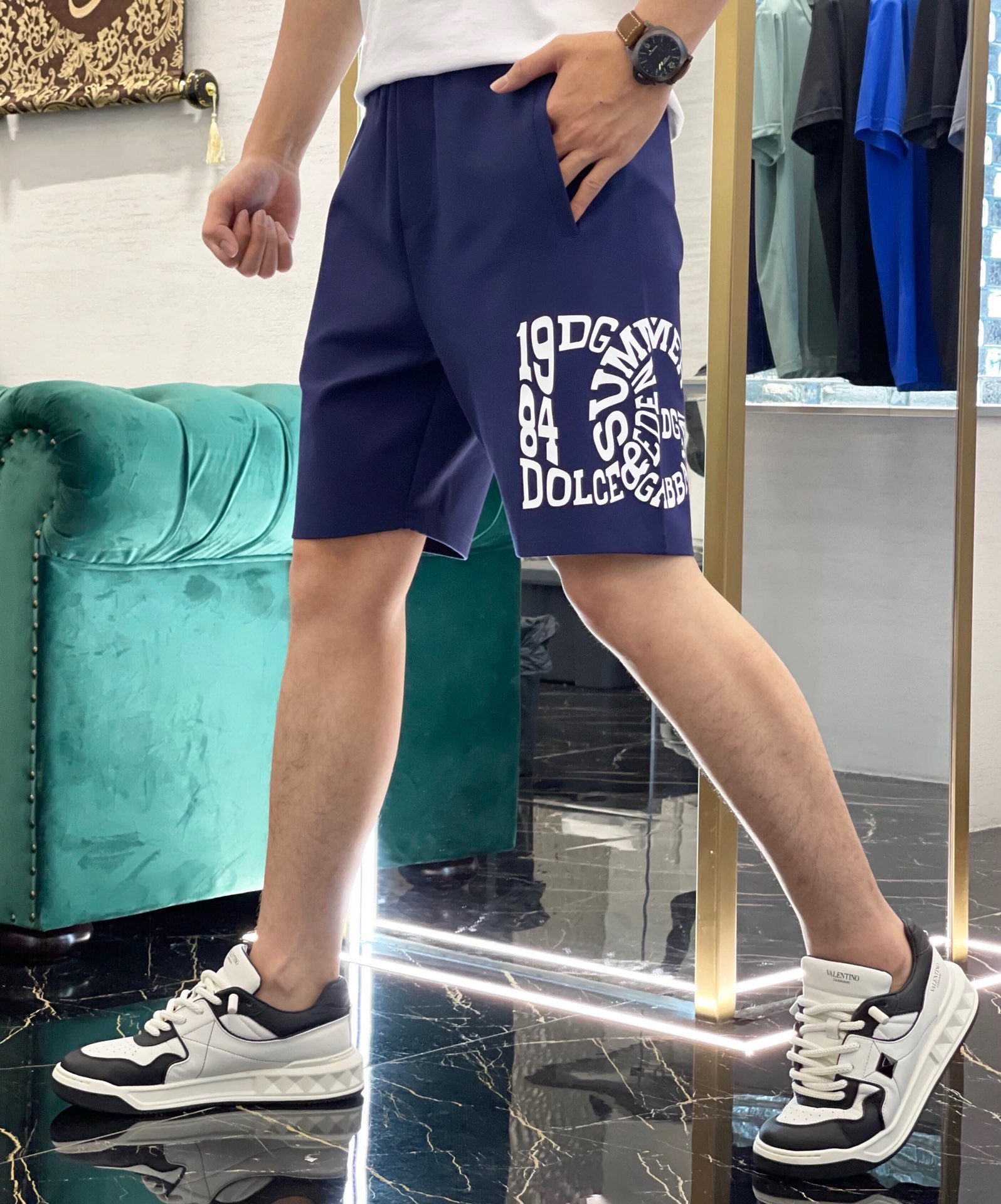 ⚜️ Dujia 23S Summer Men's Five-Point Casual Shorts! Customized weaving and dyeing high-quality pure circle high-end nylon cotton cloth, thick texture, geometric letter printing on the side of the trousers, excellent visual experience, extremely eye-catching brand sense... Cut to a basic casual five-quarter shorts, there's no need to hesitate to wear this versatile style!!! Color: Black. Blue. Khaki. white