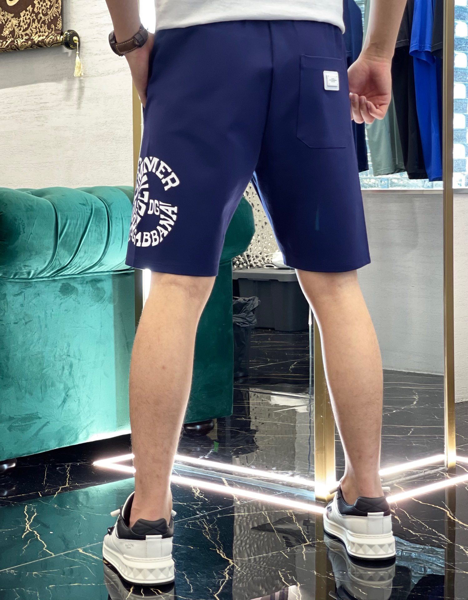 ⚜️ Dujia 23S Summer Men's Five-Point Casual Shorts! Customized weaving and dyeing high-quality pure circle high-end nylon cotton cloth, thick texture, geometric letter printing on the side of the trousers, excellent visual experience, extremely eye-catching brand sense... Cut to a basic casual five-quarter shorts, there's no need to hesitate to wear this versatile style!!! Color: Black. Blue. Khaki. white