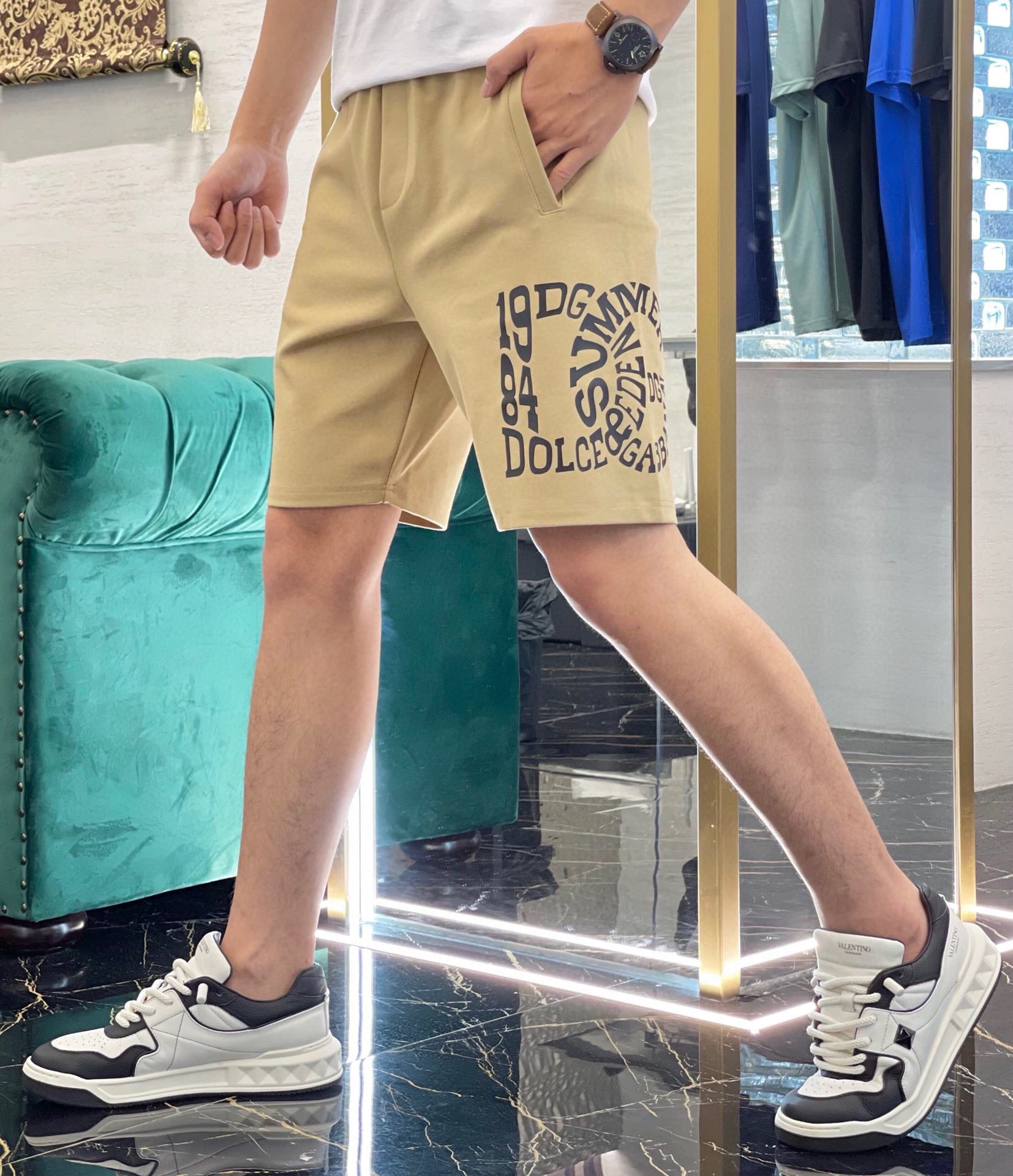 ⚜️ Dujia 23S Summer Men's Five-Point Casual Shorts! Customized weaving and dyeing high-quality pure circle high-end nylon cotton cloth, thick texture, geometric letter printing on the side of the trousers, excellent visual experience, extremely eye-catching brand sense... Cut to a basic casual five-quarter shorts, there's no need to hesitate to wear this versatile style!!! Color: Black. Blue. Khaki. white