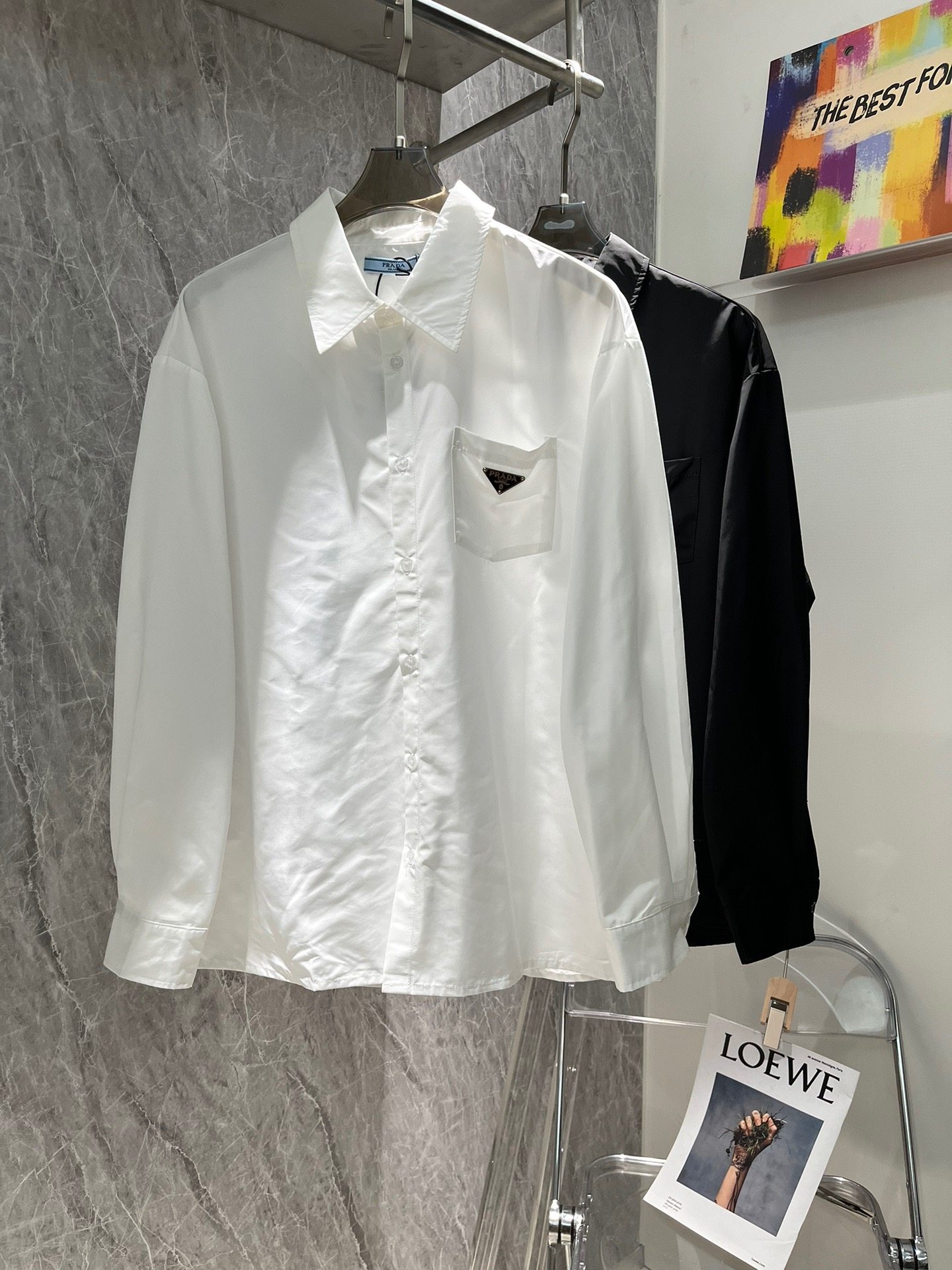 P Pocket Steel Label Shirt Fabric: Made of 70 thread count silk fabric Original custom weaving and dyeing This fabric is more three-dimensional. The surface is treated with a layer of silk gloss technology, and the feel is relatively smooth