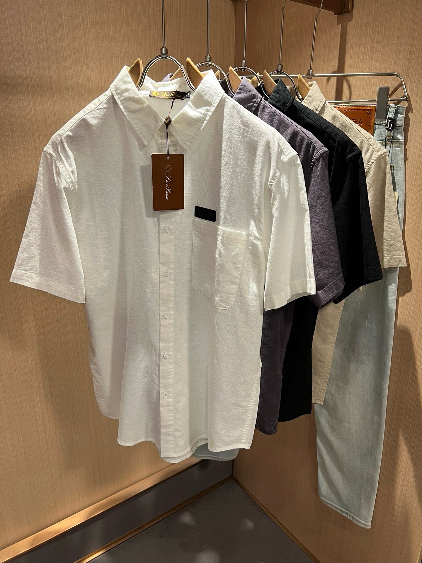 LP Loro Piana 2024 Spring/Summer Men's Polo Shirt, Latest Trade Order Short Sleeve T-shirt, Full Look!! Internet celebrity style! Adopting logo pattern leather badge design! Comfortable and breathable upper body, not stiff, with a rich sense of three dimensionality overall, quality export orders,