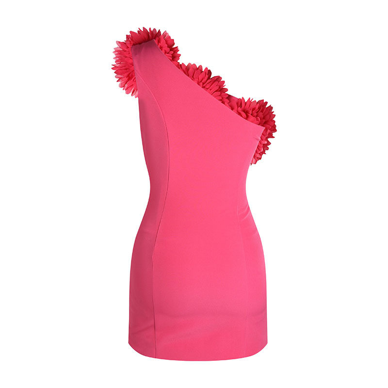 Slim dress with flowers and sloping shoulders.