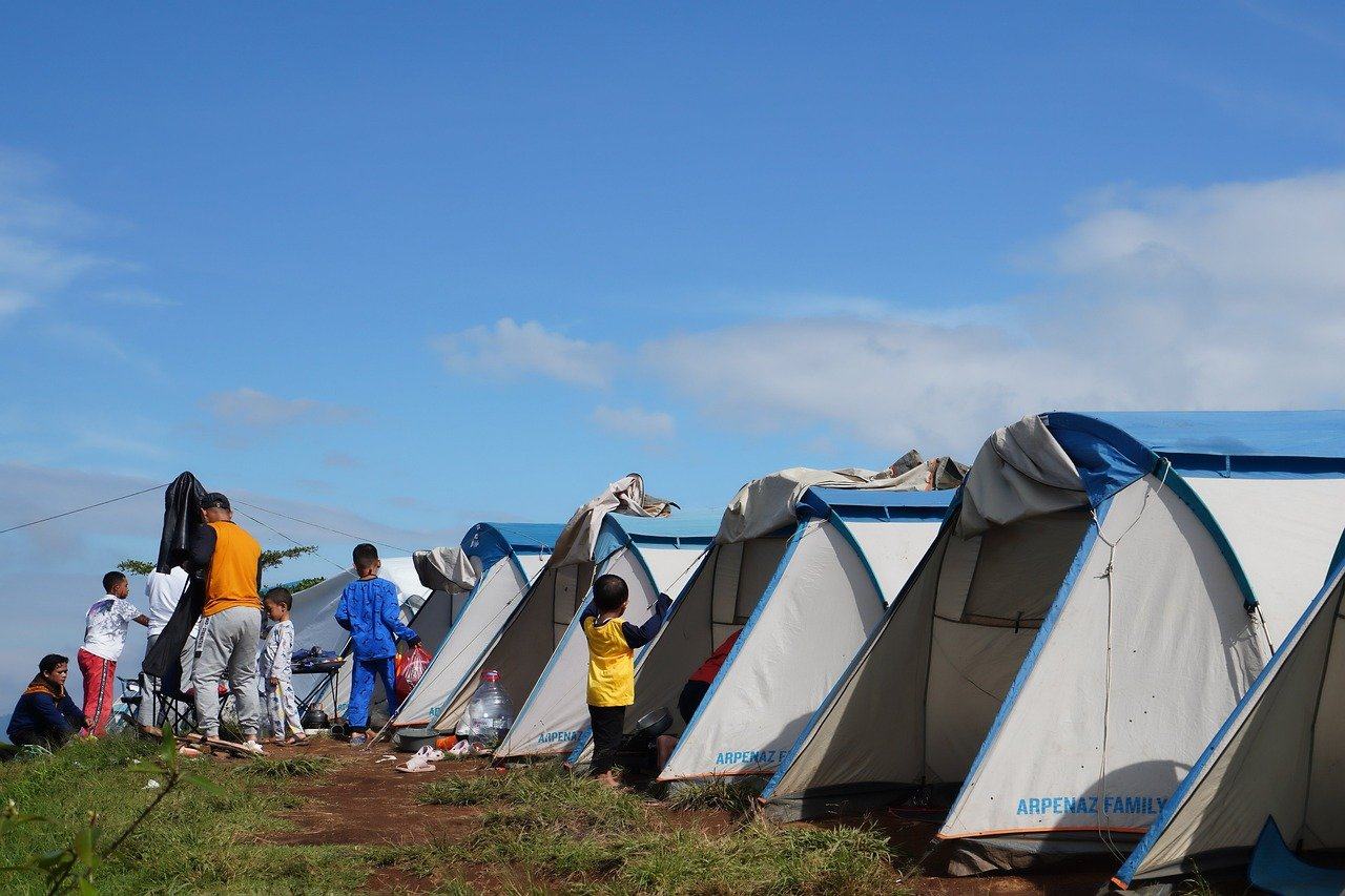 Equipo imprescindible para explorar la naturaleza: artículos de campamento