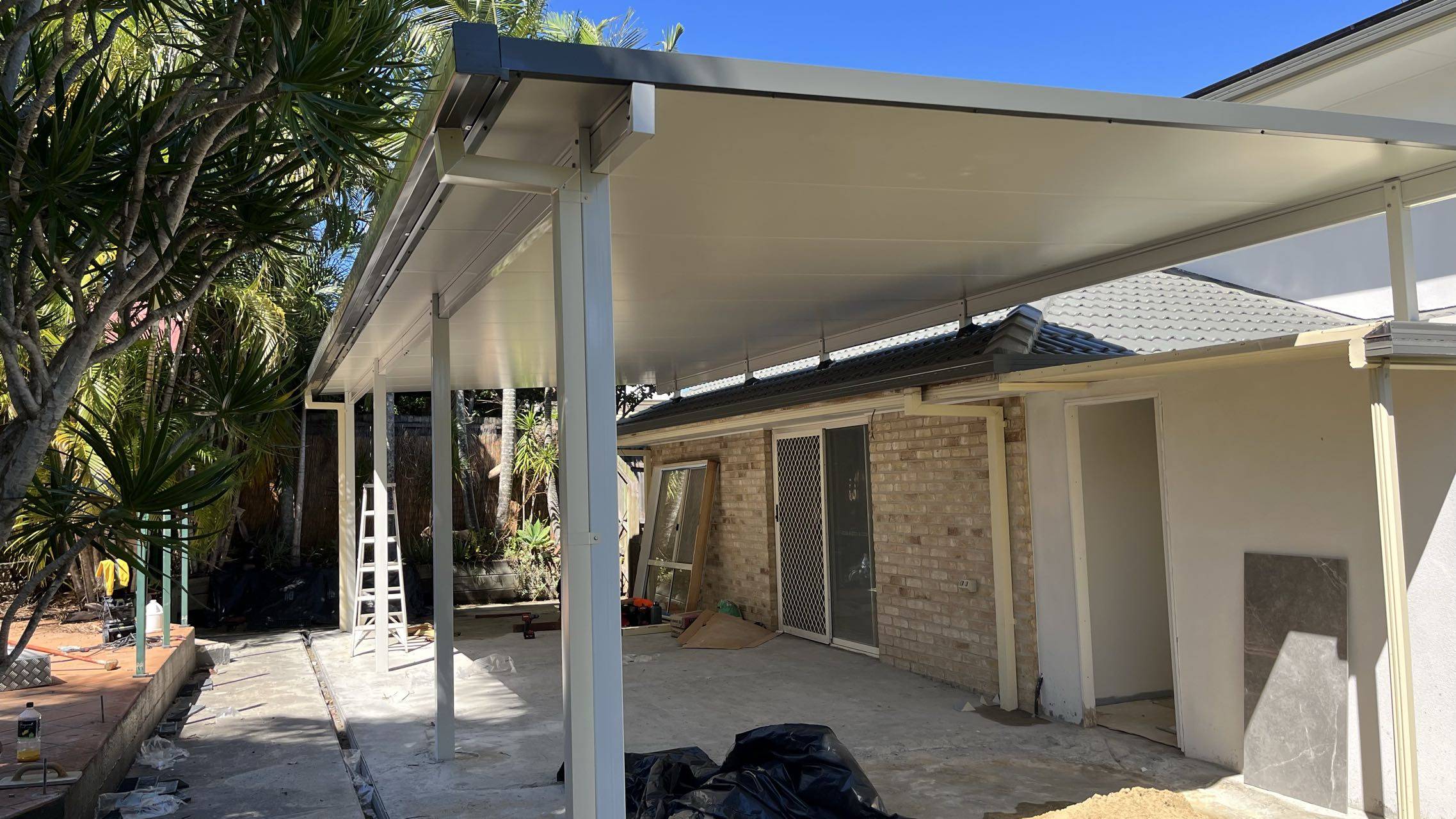 Patio: roof attaching